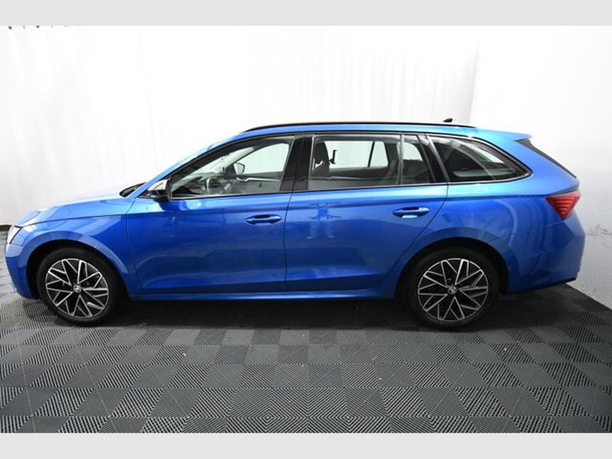 Skoda Octavia Octavia Combi 2.0 TDI Selection, Pano., Stand-Hz (2024) - Foto 2