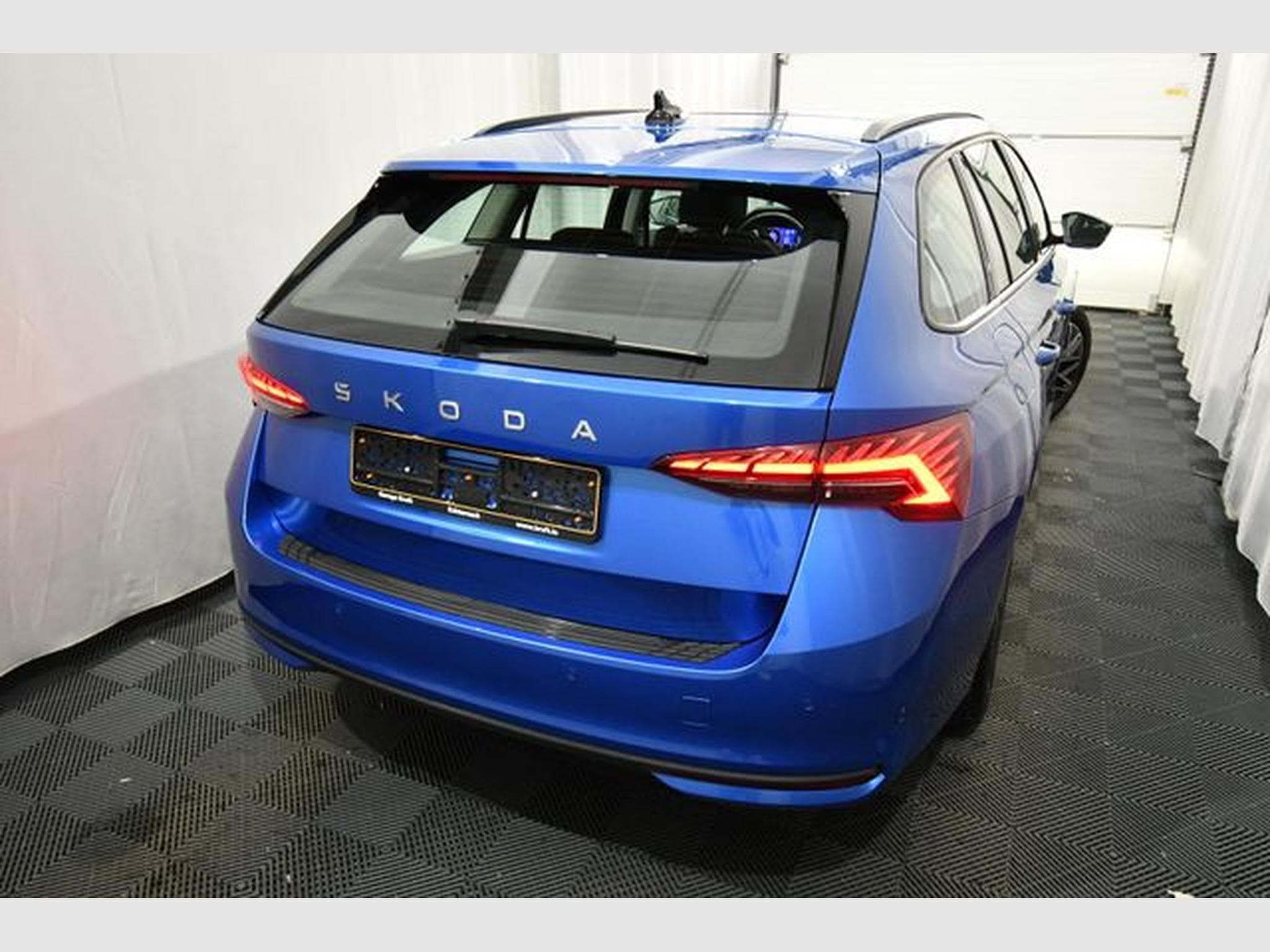 Skoda Octavia Octavia Combi 2.0 TDI Selection, Pano., Stand-Hz (2024) - Foto 3