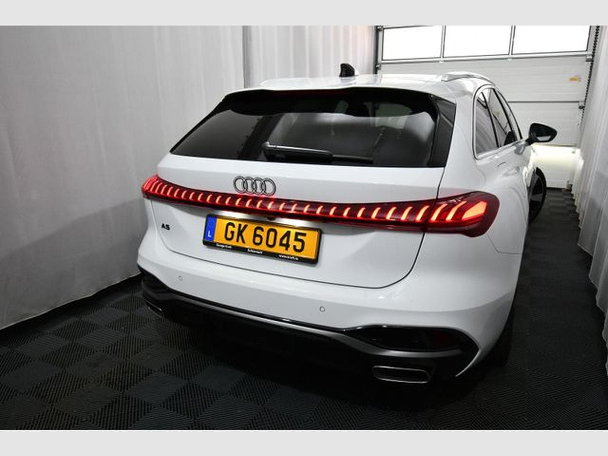 Audi A5 A5 Avant 40 TFSI S line - Kamera, SH, LED (2025) - Foto 3