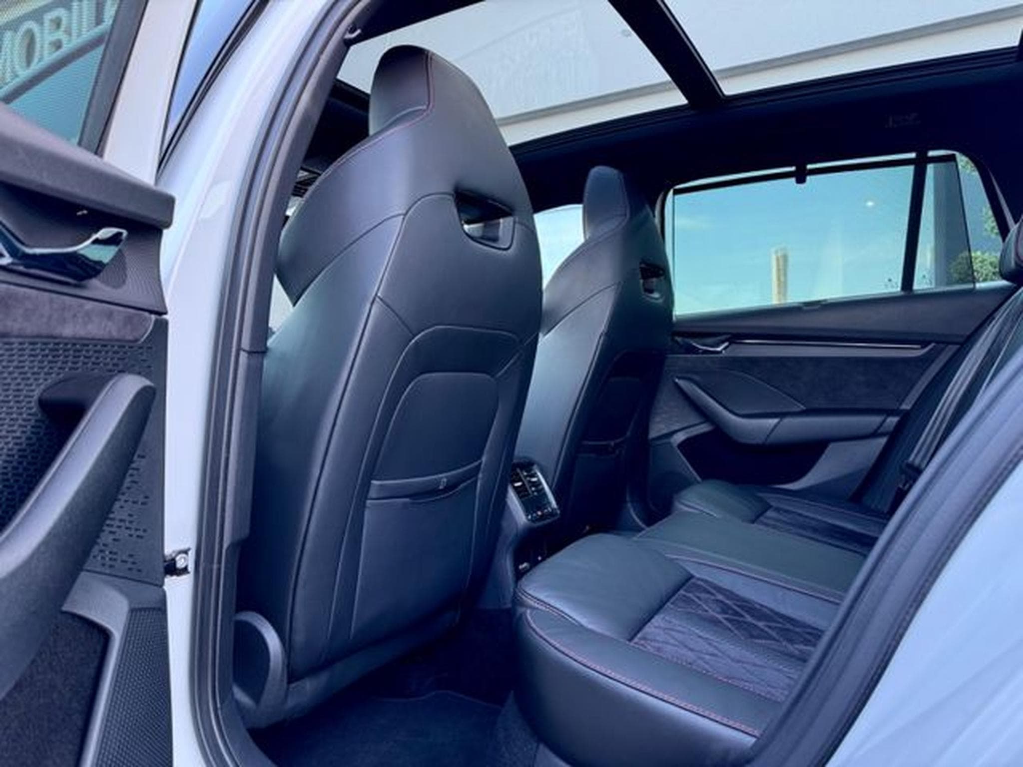 Skoda Octavia Octavia Combi RS 2.0 TSI DSG /MASSAGE/PANO/HUD/ (2020) - Photo 14