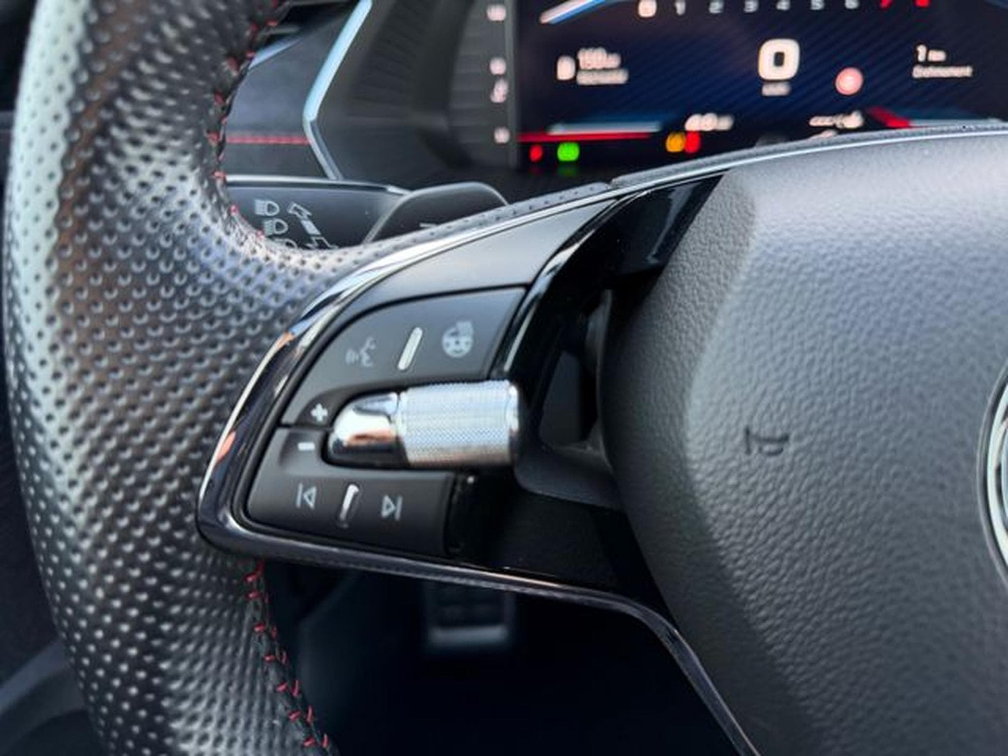 Skoda Octavia Octavia Combi RS 2.0 TSI DSG /MASSAGE/PANO/HUD/ (2020) - Photo 17