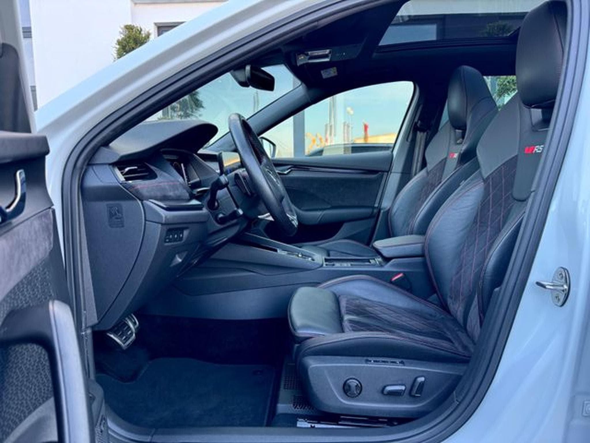 Skoda Octavia Octavia Combi RS 2.0 TSI DSG /MASSAGE/PANO/HUD/ (2020) - Photo 9