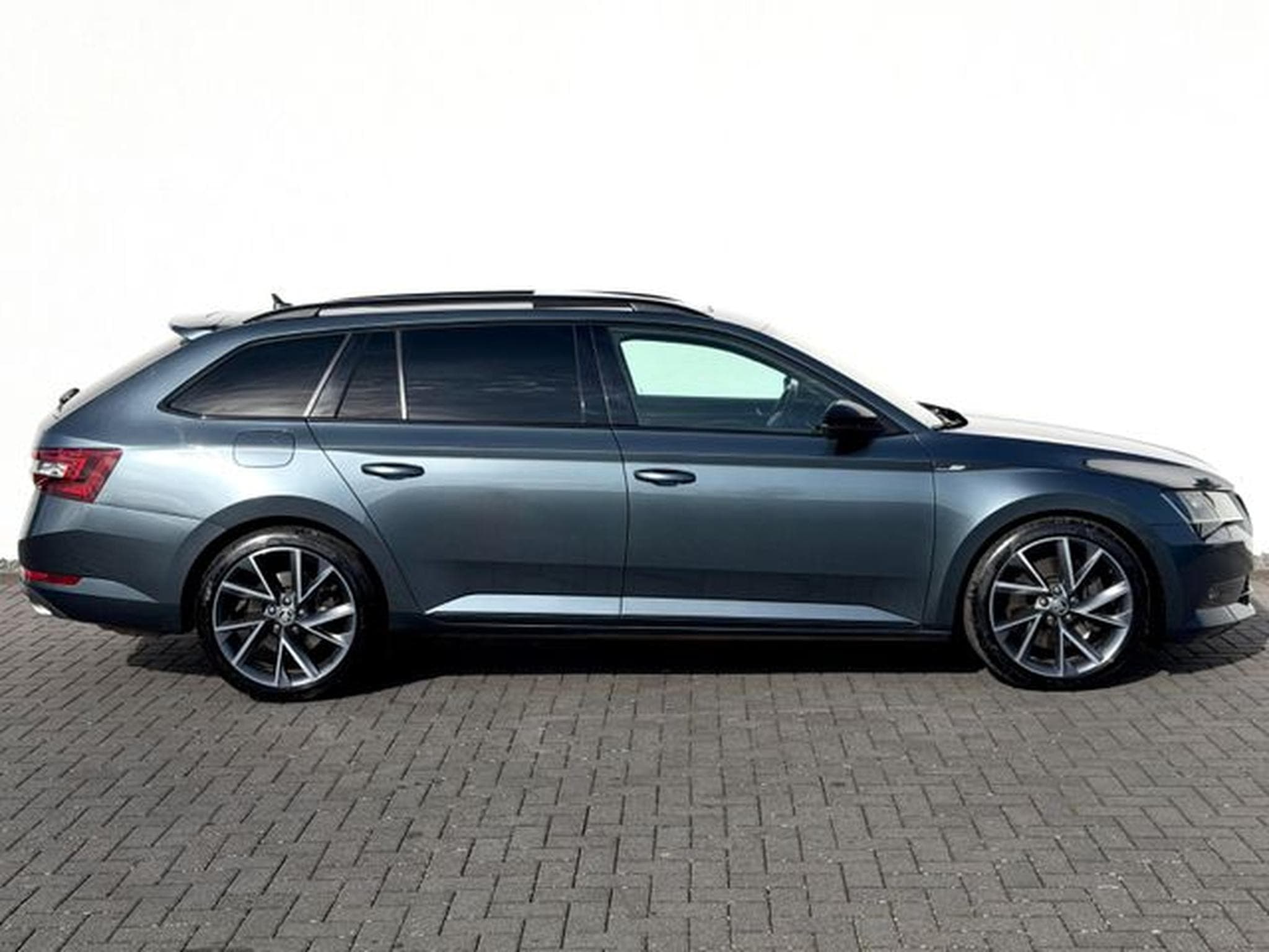 Skoda Superb Superb Combi Sportline 2.0 TSI DSG 4x4 *GARANTIE (2018) - Photo 4