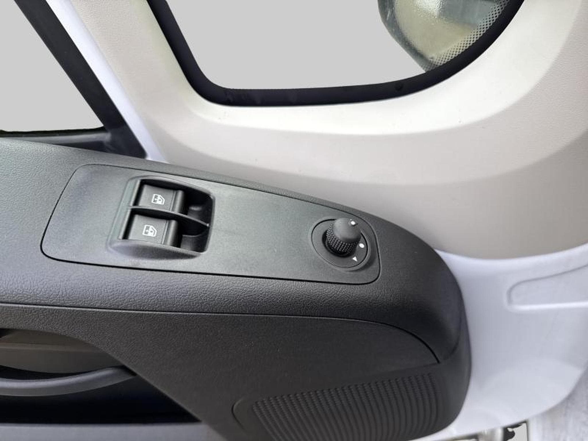 Peugeot Boxer III Pro SR (2023) - Photo 9