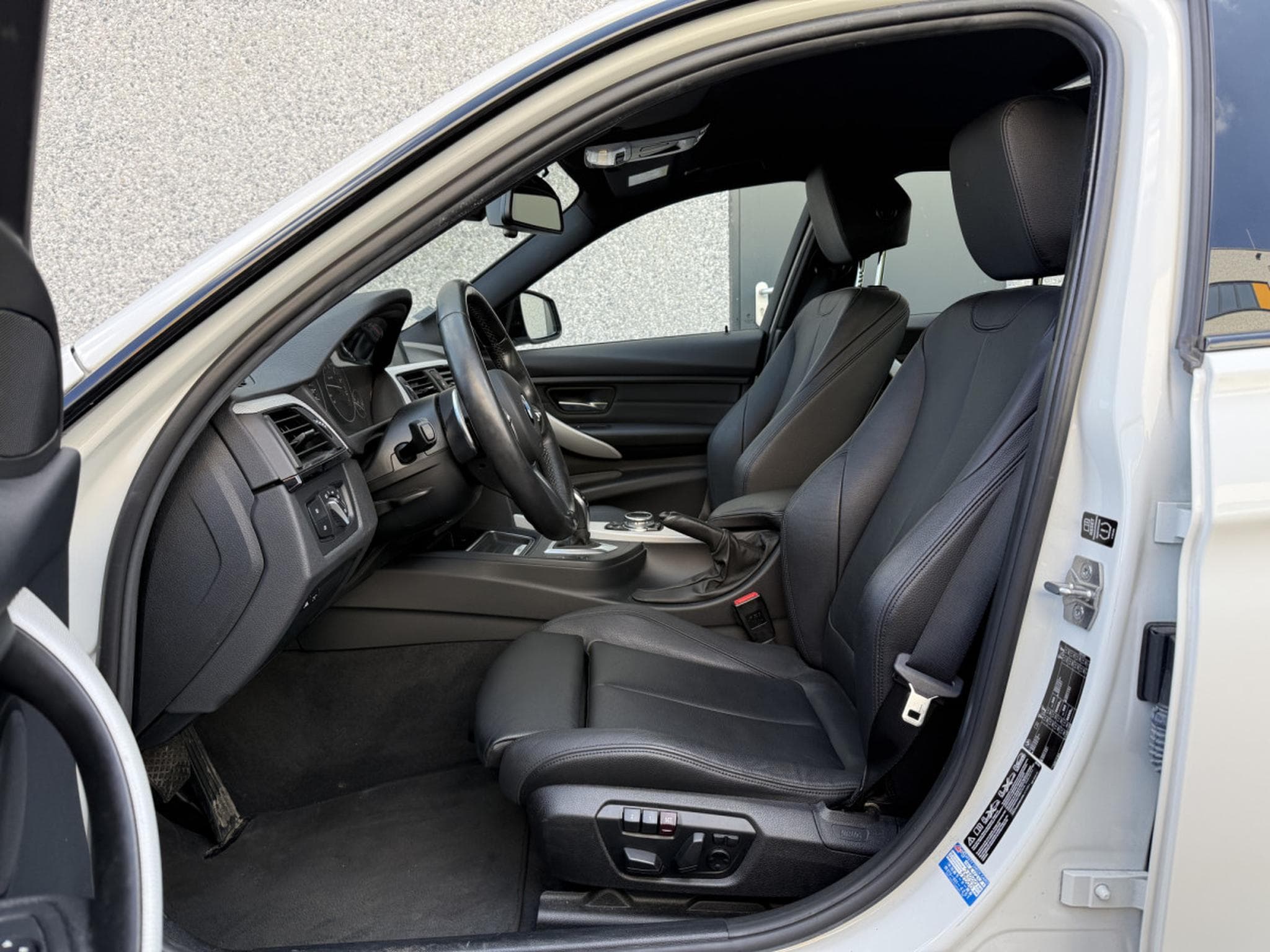 BMW 335 335 i/Active Hybrid /Sport-Paket M/Camera/Bi Xénon/Cuir/ (2015) - Foto 4