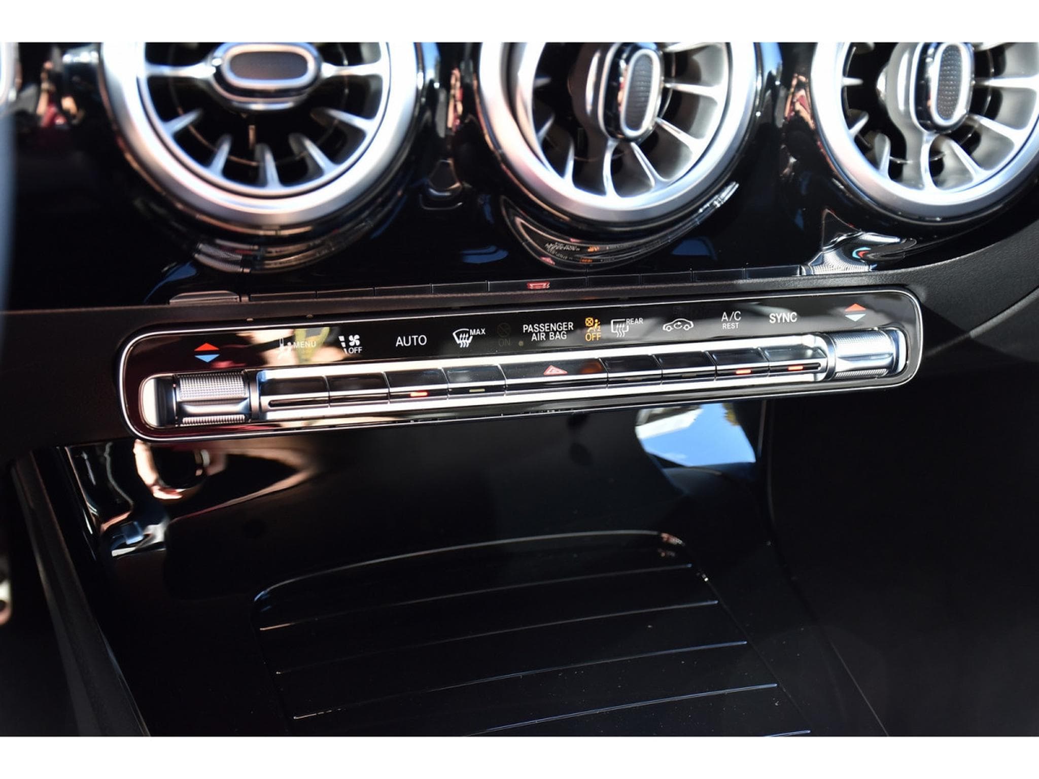 Mercedes A 200 d AMG Line 8G-DCT REGUL GPS CAM PARK APPLE CARPLAY NEUVE (2025) - Photo 21