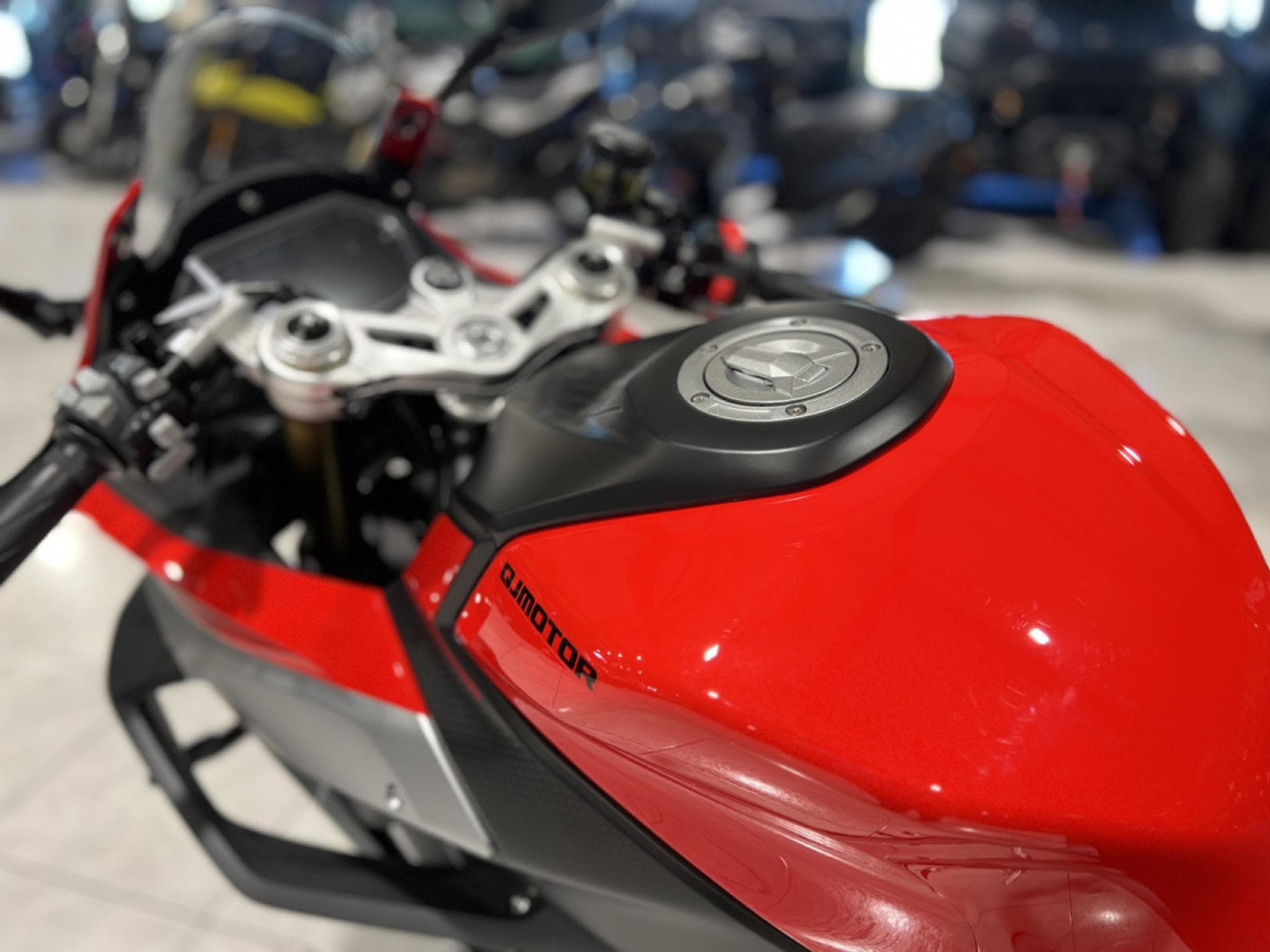 QJmotor SRK 600 RS (2026) - Foto 6