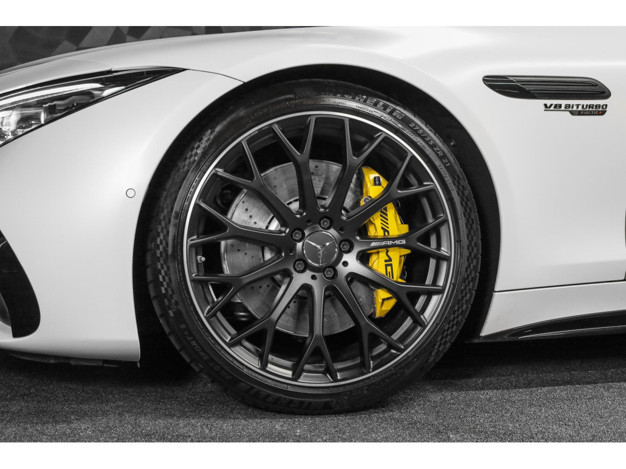 Mercedes SL 63 AMG 4 MATIC + / MANUFAKTUR Opalite White Magno (2022) - Photo 11