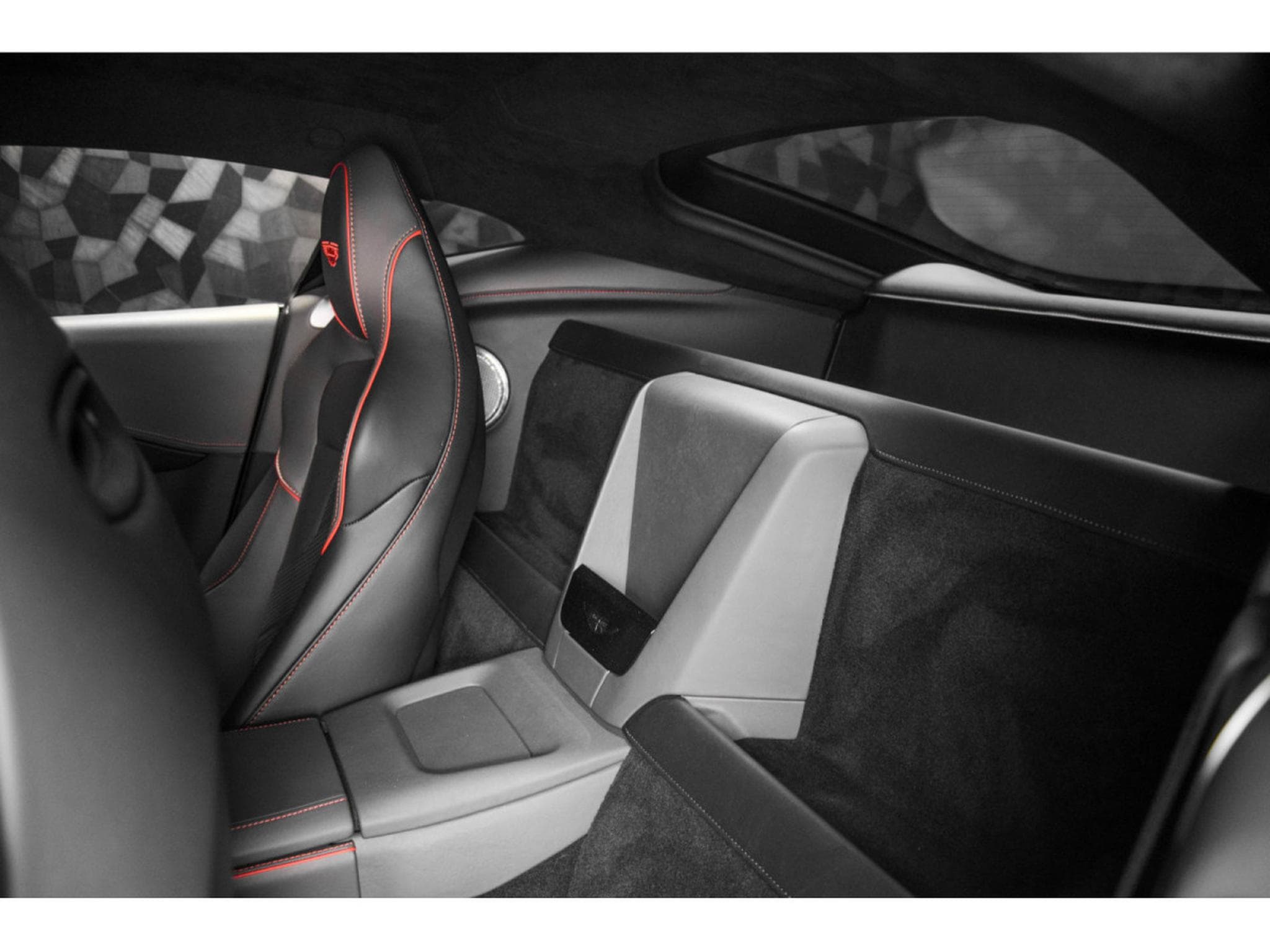 Aston-Martin V8 Vantage V8 Coupé (2025) - Photo 18