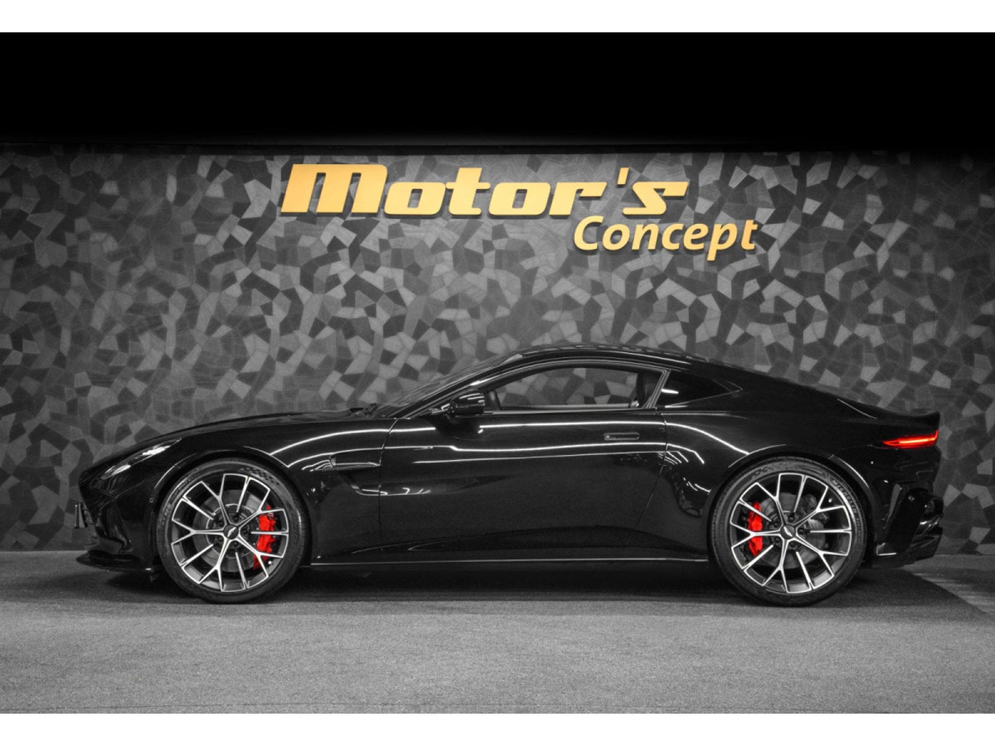 Aston-Martin V8 Vantage V8 Coupé (2025) - Photo 2