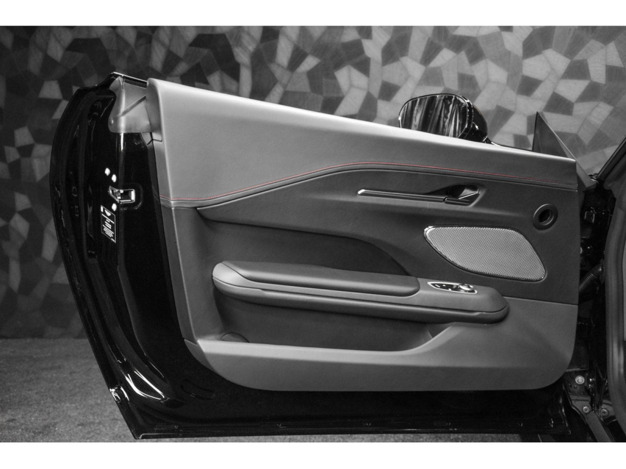 Aston-Martin V8 Vantage V8 Coupé (2025) - Photo 20