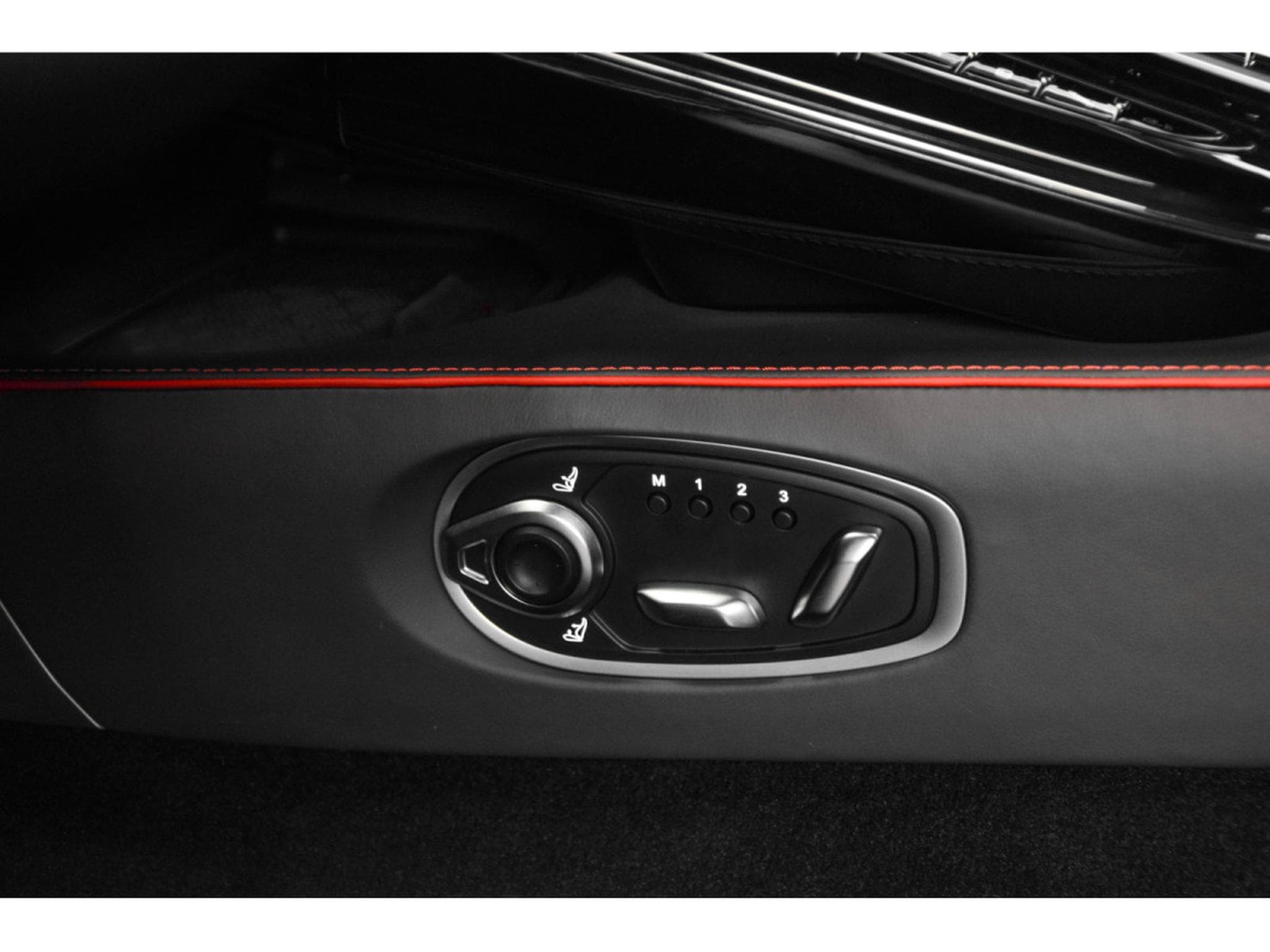 Aston-Martin V8 Vantage V8 Coupé (2025) - Photo 21