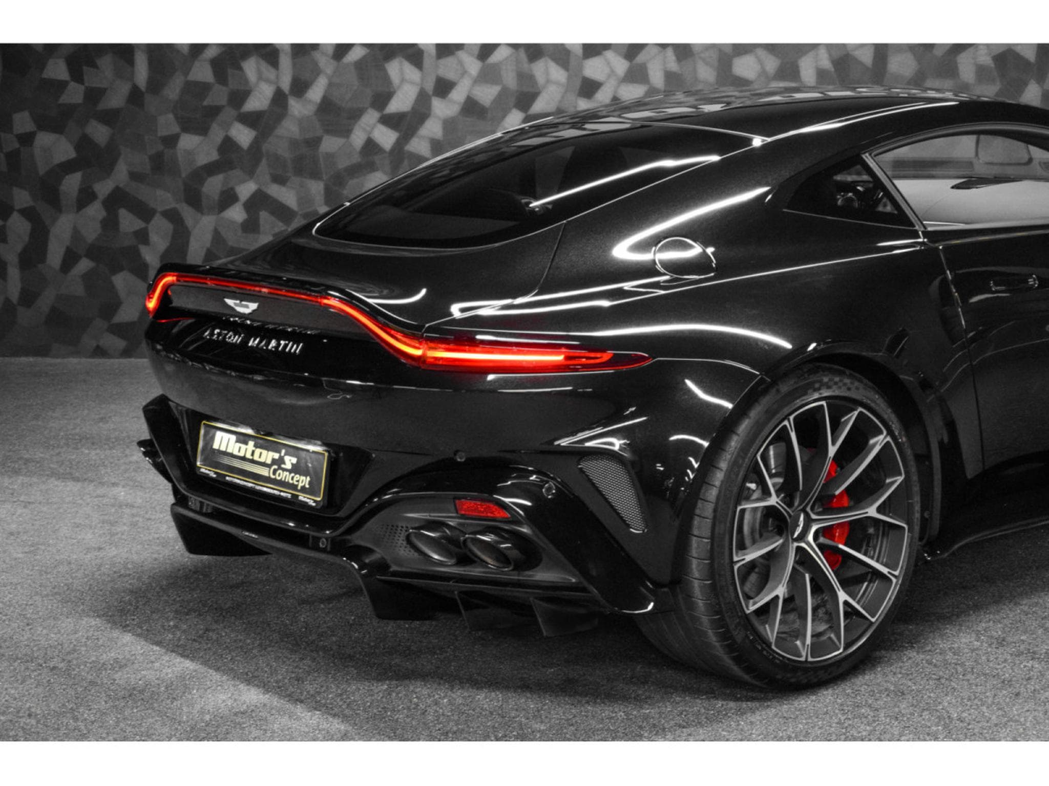 Aston-Martin V8 Vantage V8 Coupé (2025) - Photo 28