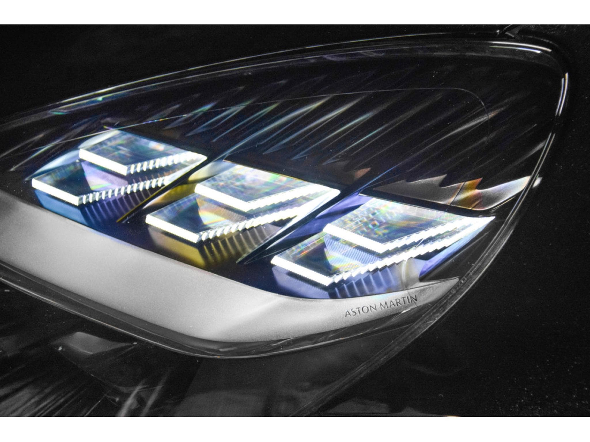 Aston-Martin V8 Vantage V8 Coupé (2025) - Photo 29