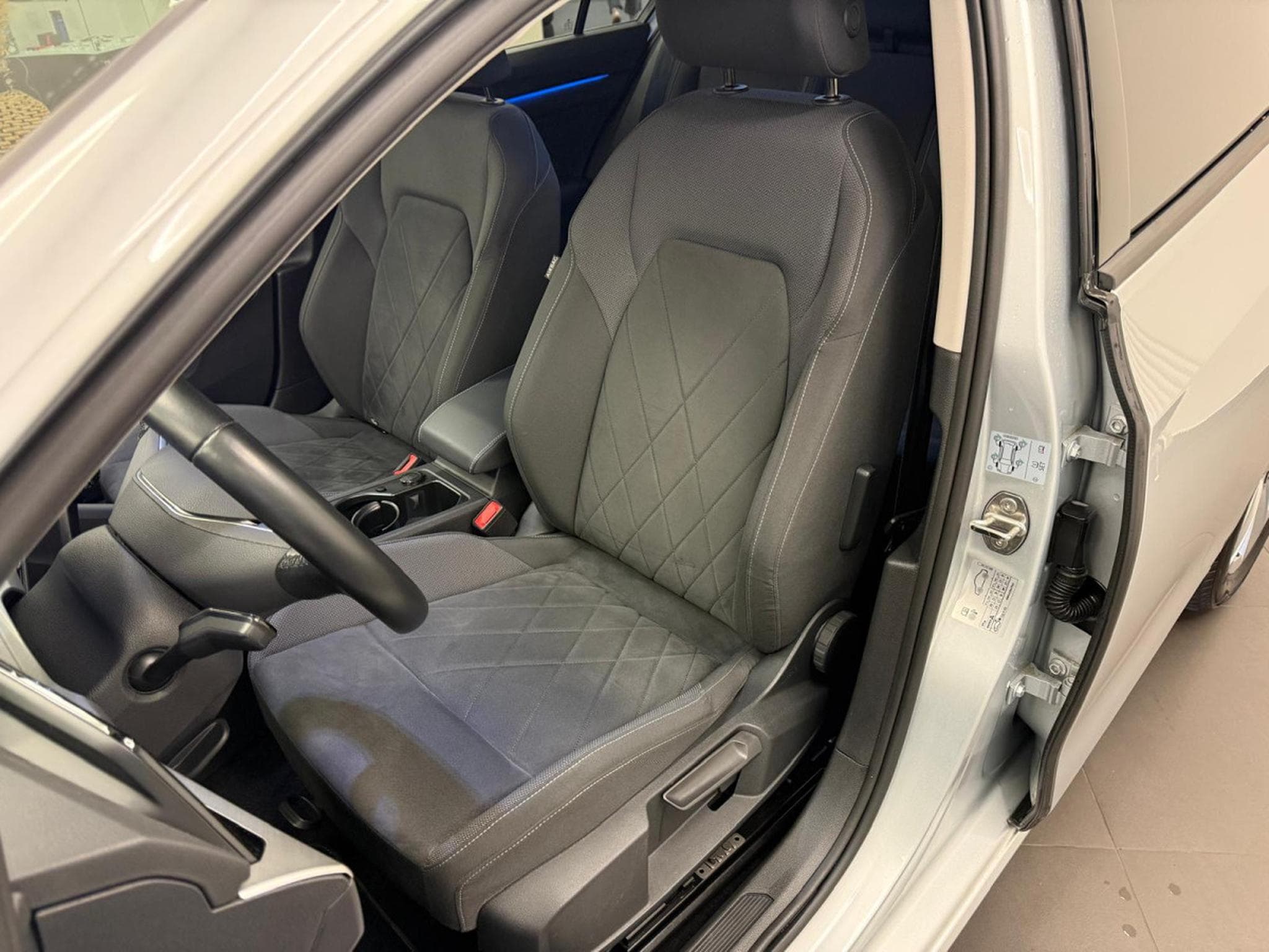 VW Golf Life 2.0 TDI 116 CV / 85 kW 6 vitesses (2022) - Photo 2