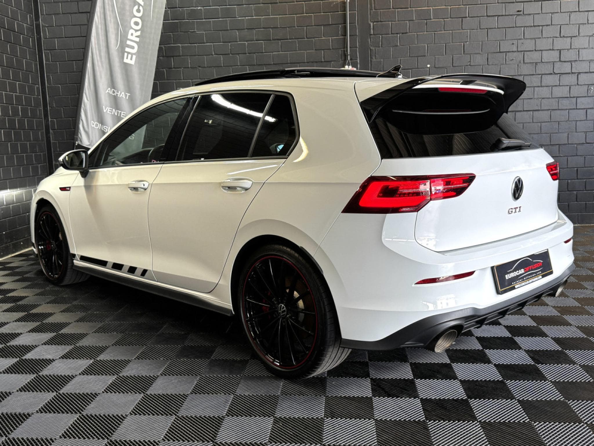 VW Golf GTI Clubsport 2.0 TSI 300 CV DSG7 *PACK PERF* AKRA* MATRIX * (2024) - Foto 2