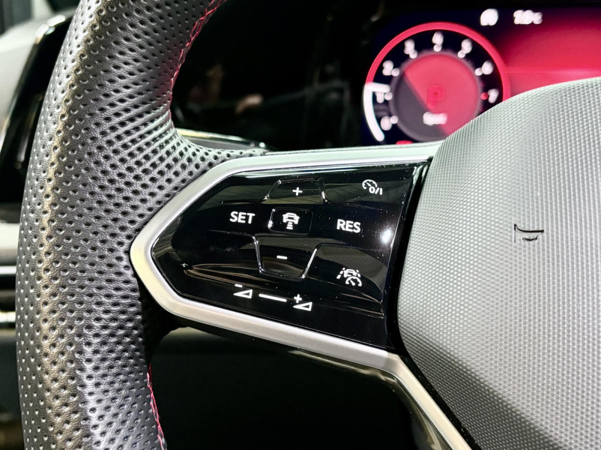 VW Golf GTI Clubsport 2.0 TSI 300 CV DSG7 *PACK PERF* AKRA* MATRIX * (2024) - Foto 8