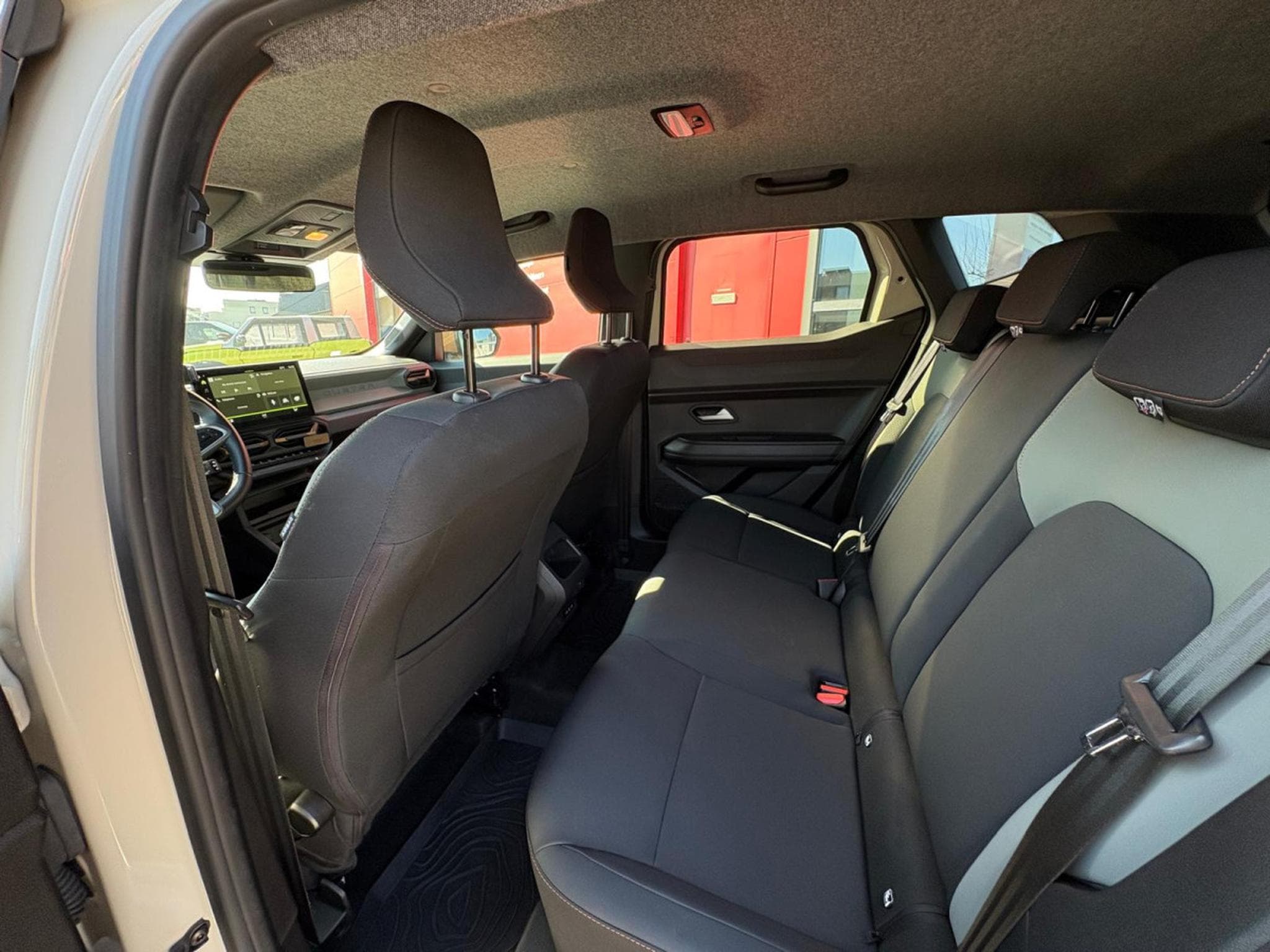 Dacia Duster 1.6 HYBRID 140CV EXTREME (2024) - Photo 14