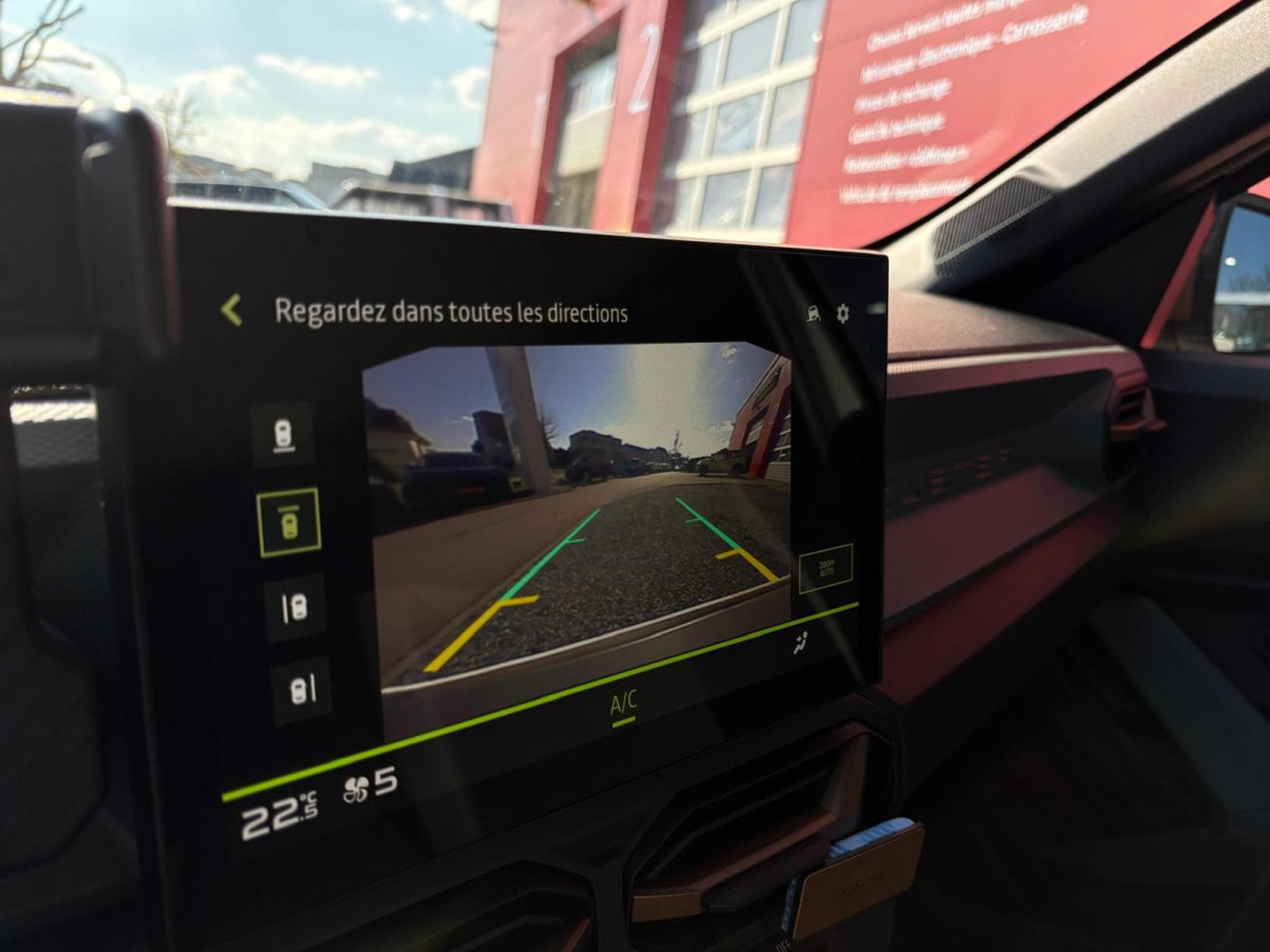 Dacia Duster 1.6 HYBRID 140CV EXTREME (2024) - Photo 17