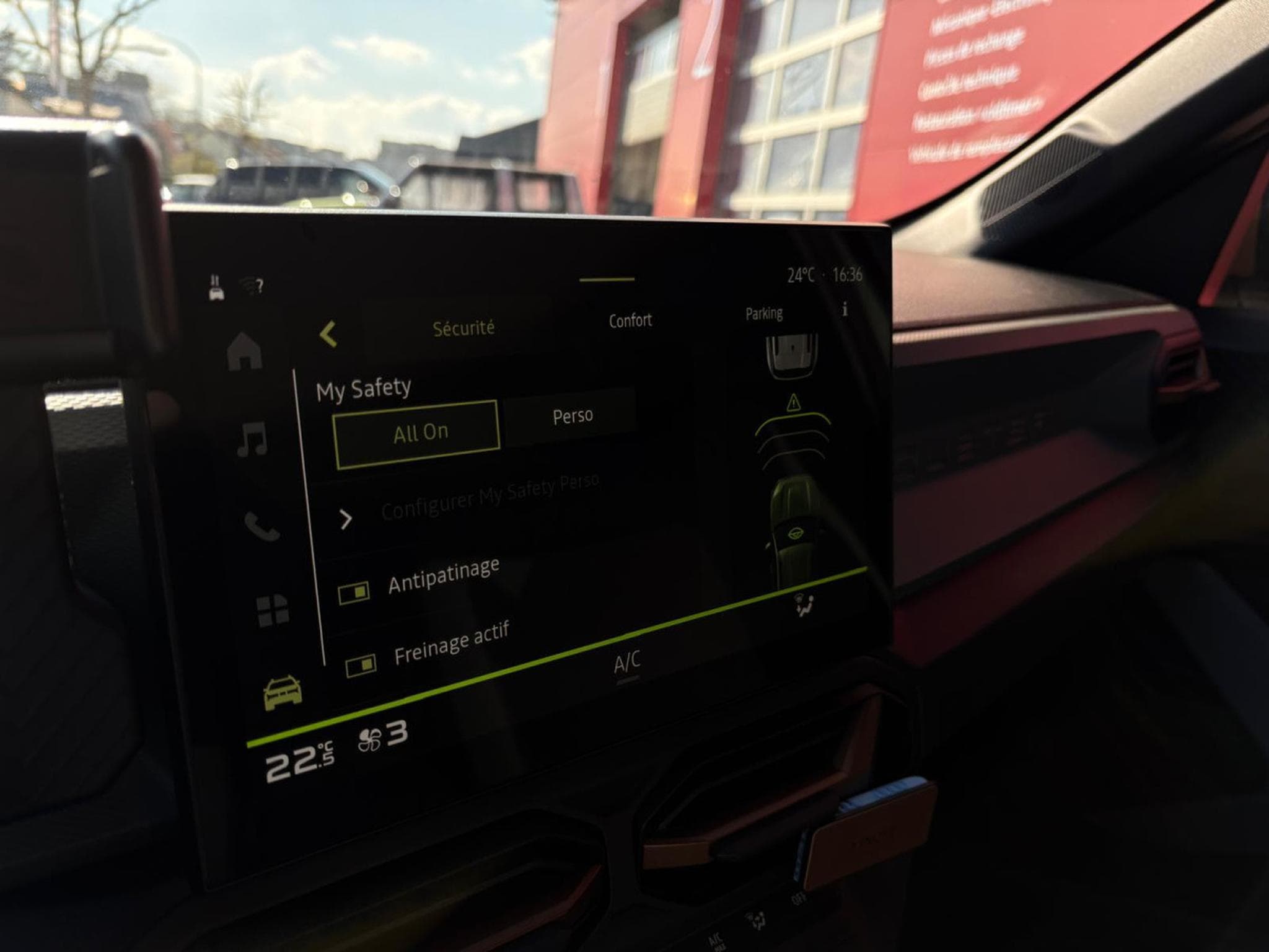 Dacia Duster 1.6 HYBRID 140CV EXTREME (2024) - Photo 18