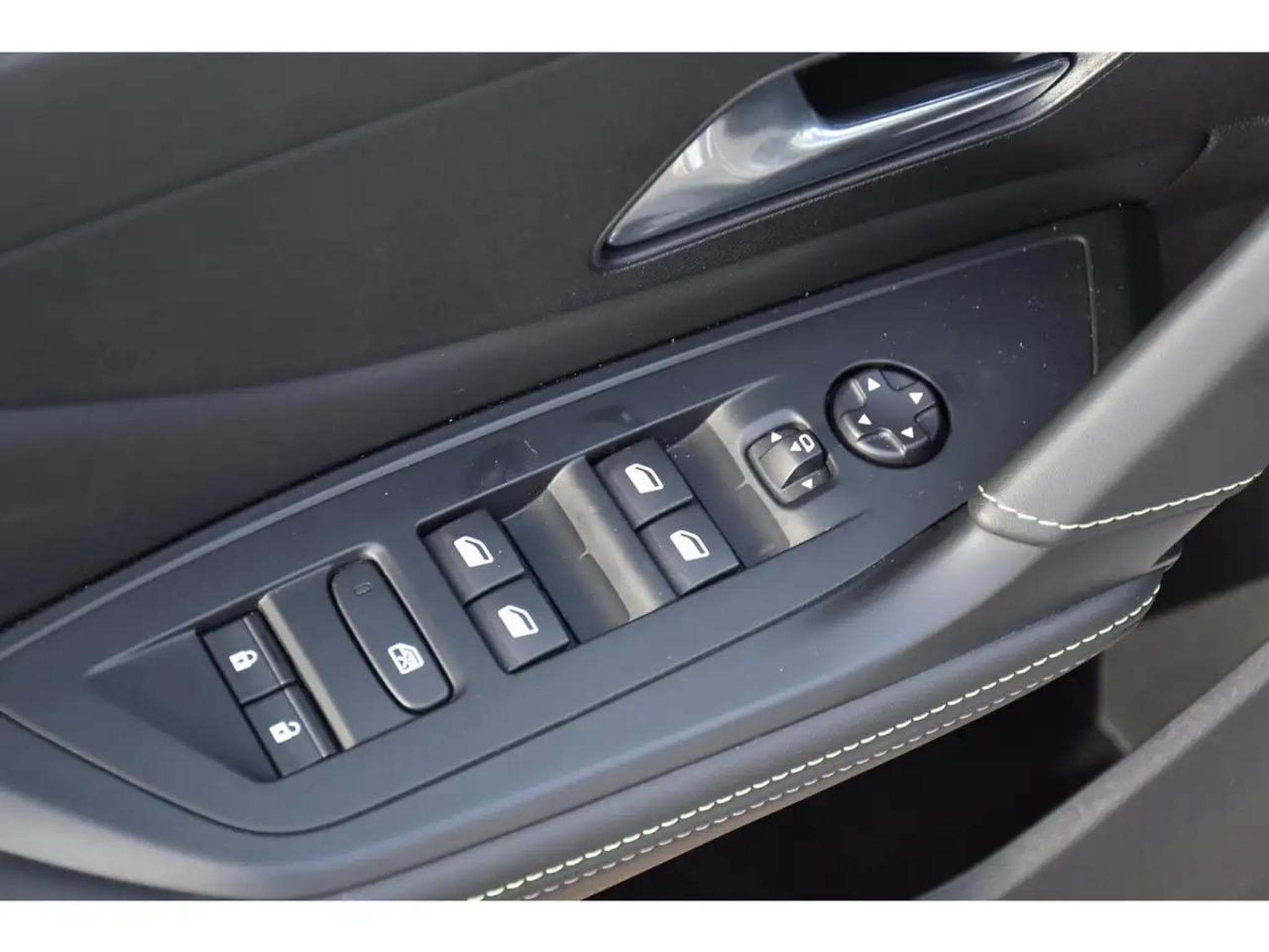 Peugeot 308 (2024) - Photo 25