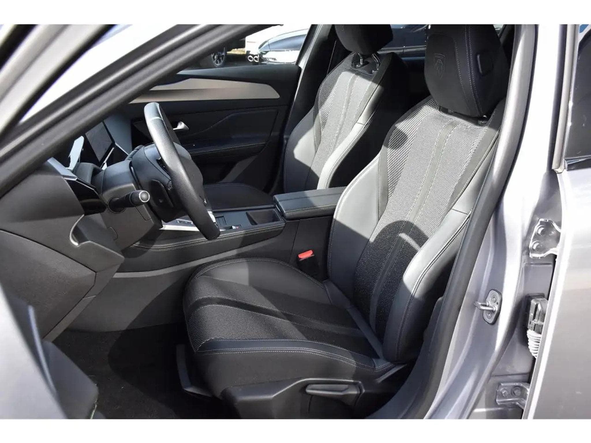 Peugeot 308 (2024) - Photo 6