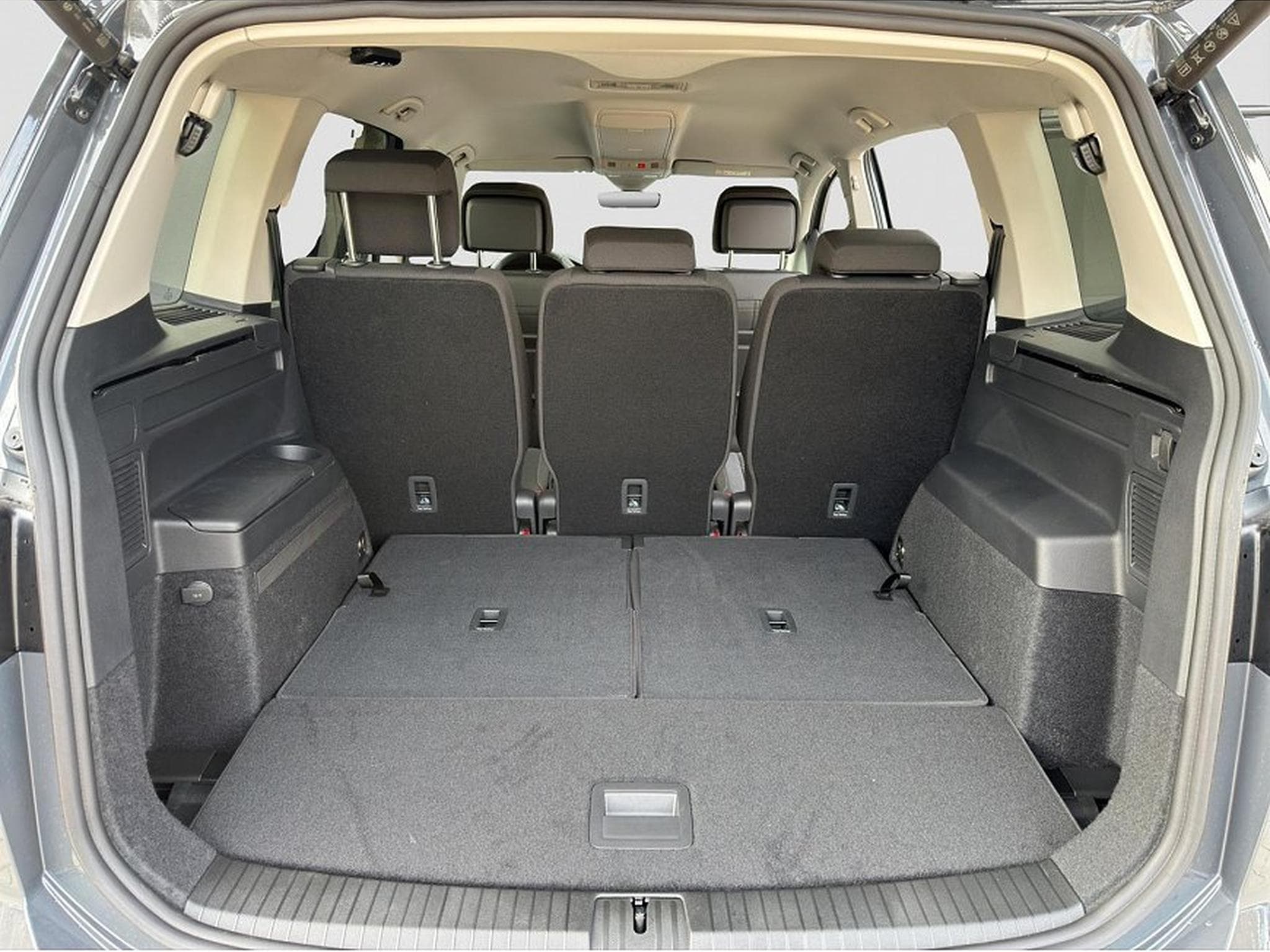 VW Touran (2026) - Photo 21