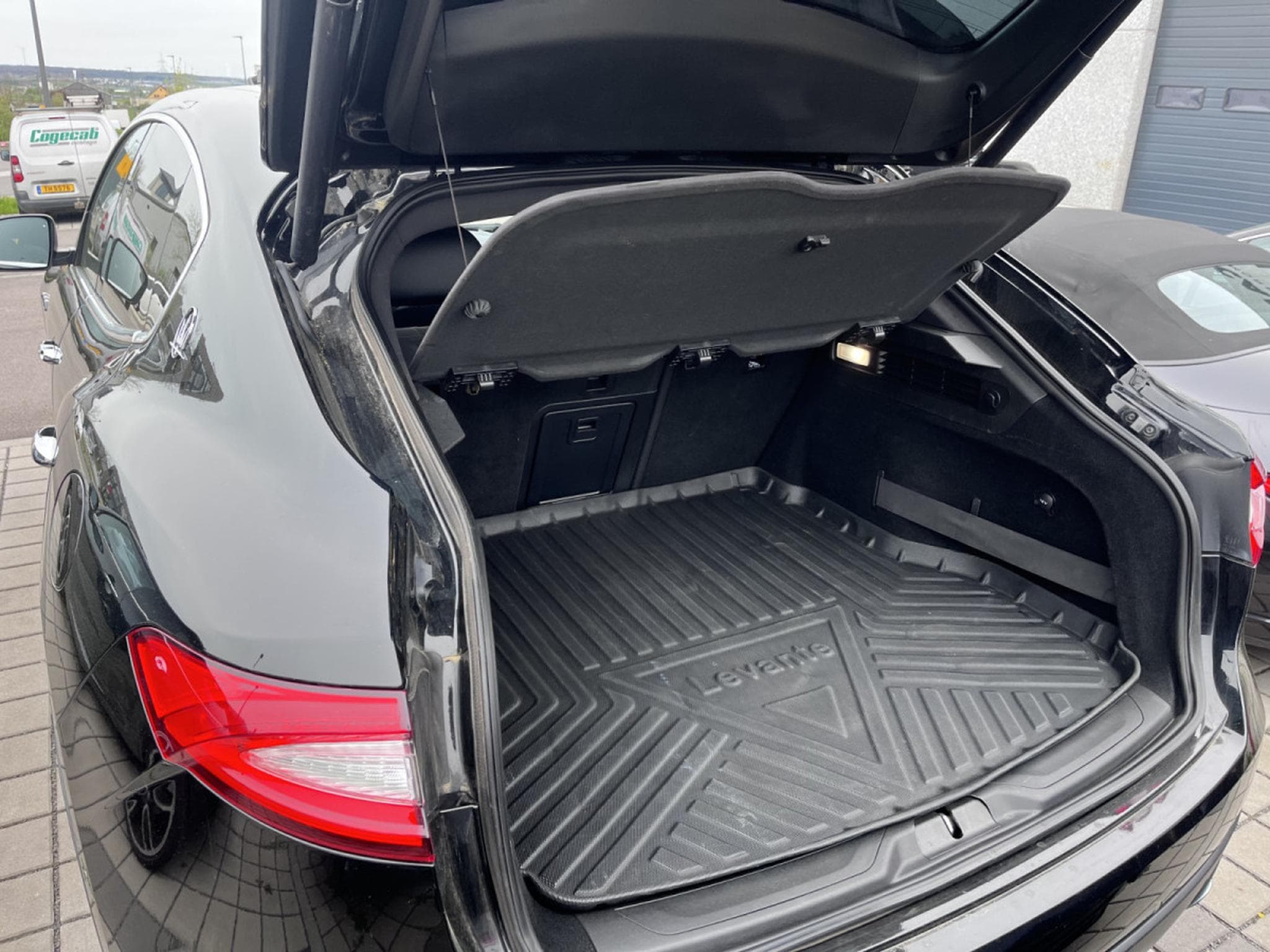 Maserati Levante SQ4 DIESEL 3.0 4WD/ 21°/ SCHIEBEDACH/ (2020) - Photo 19