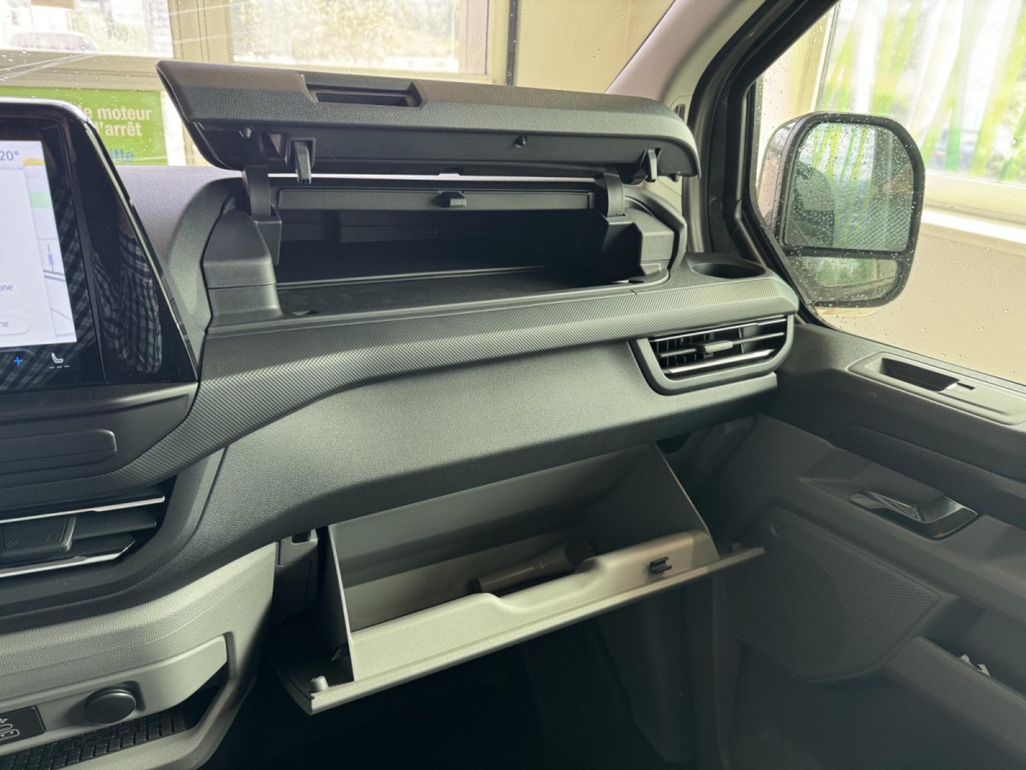 Ford Transit 2.0 ECOBLUE 170 BVA L2H1 Limitited (2025) - Foto 18