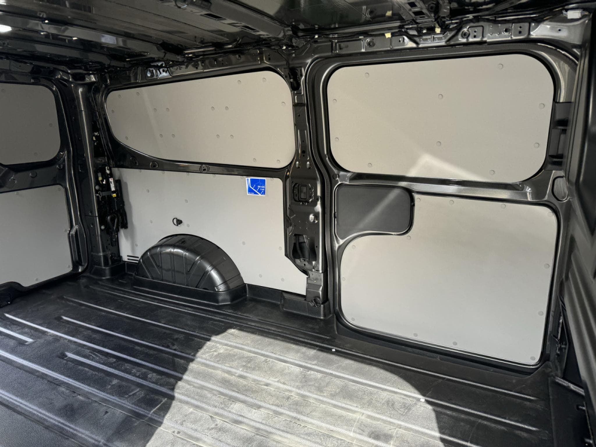 Ford Transit 2.0 ECOBLUE 170 BVA L2H1 Limitited (2025) - Foto 25