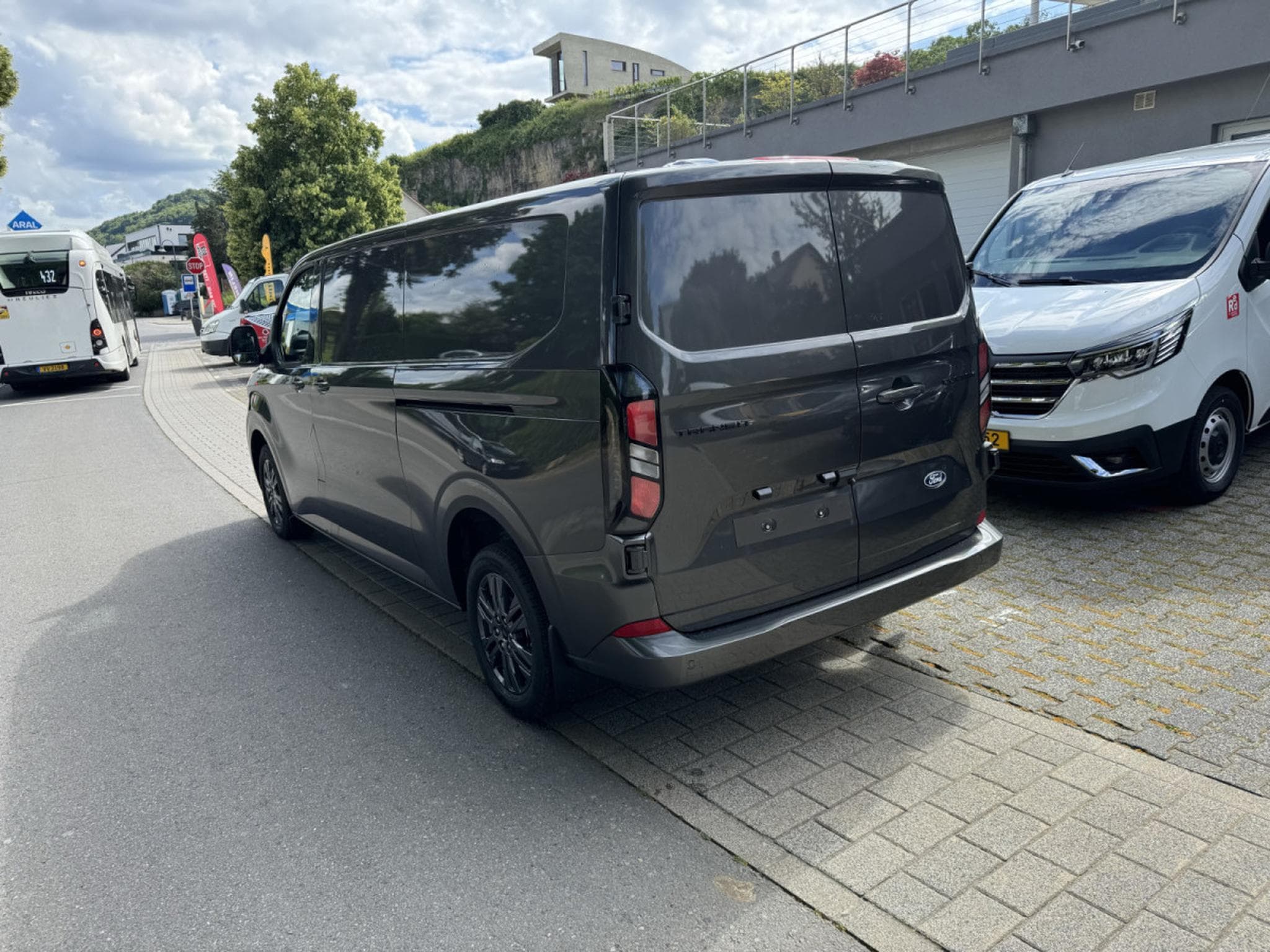 Ford Transit 2.0 ECOBLUE 170 BVA L2H1 Limitited (2025) - Foto 6