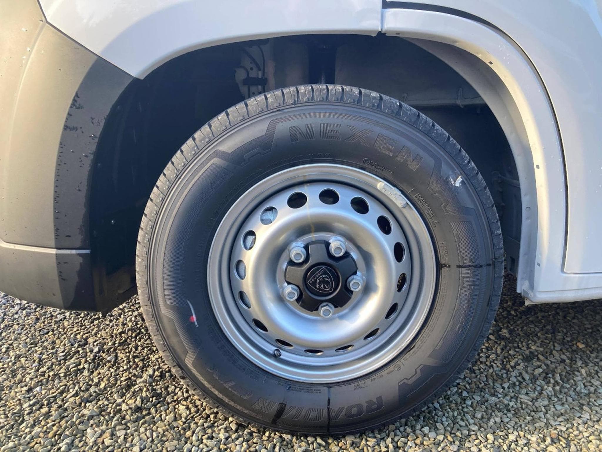 Peugeot Boxer 2.2 BlueHDI 180 EAT8 L4H2 (2026) - Photo 16