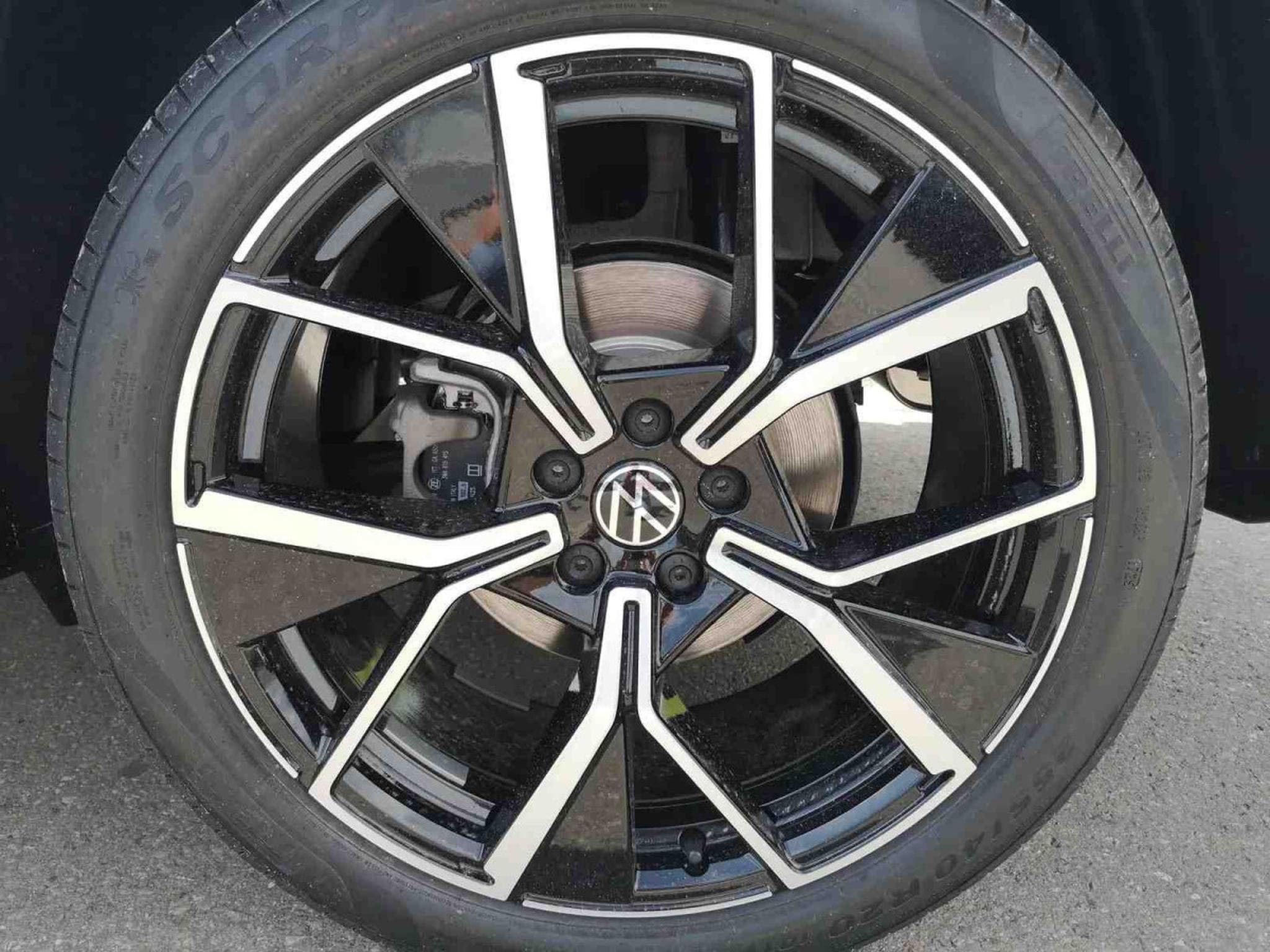 VW Tiguan 2.0 TDI 193 DSG 4 Motion R-Line (2025) - Photo 4