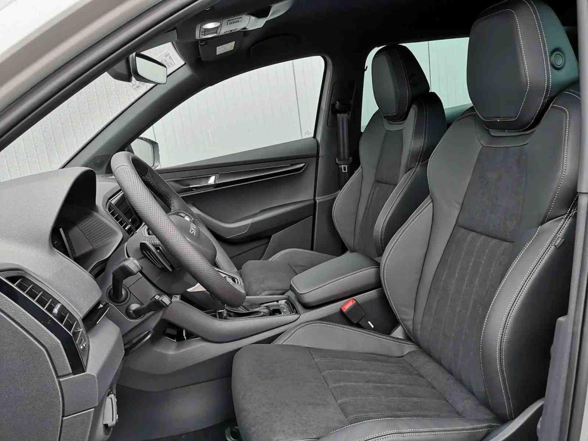 Skoda Karoq 2.0 TdI 150 DSG SPORTLINE 4X4 (2025) - Photo 6