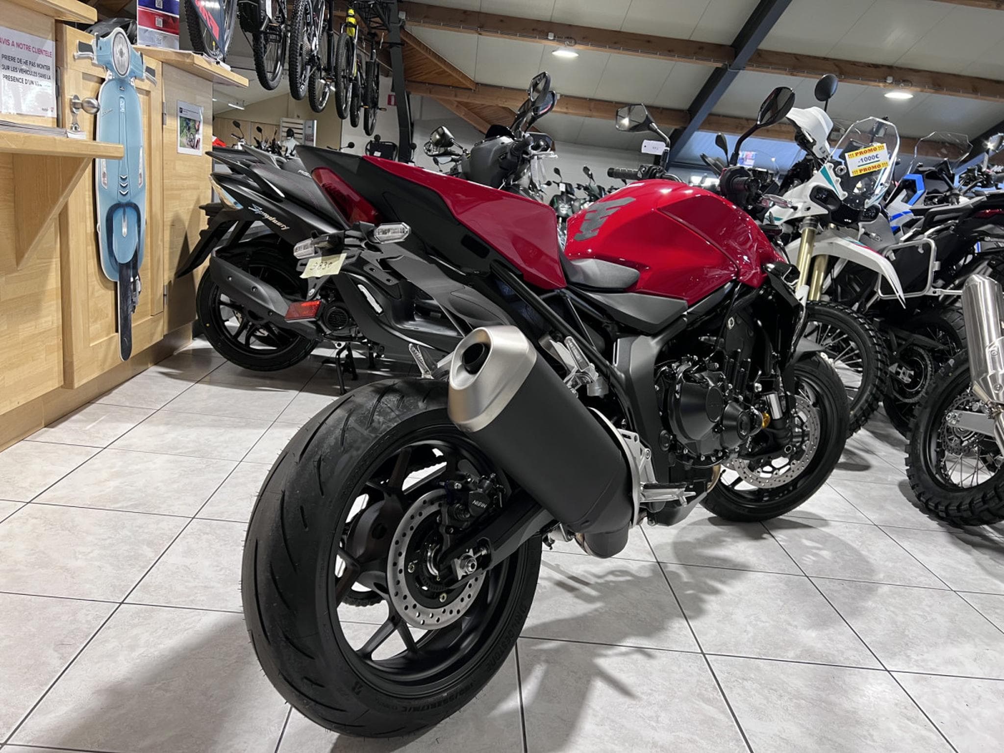 Honda CB 1000 HORNET (2026) - Foto 3