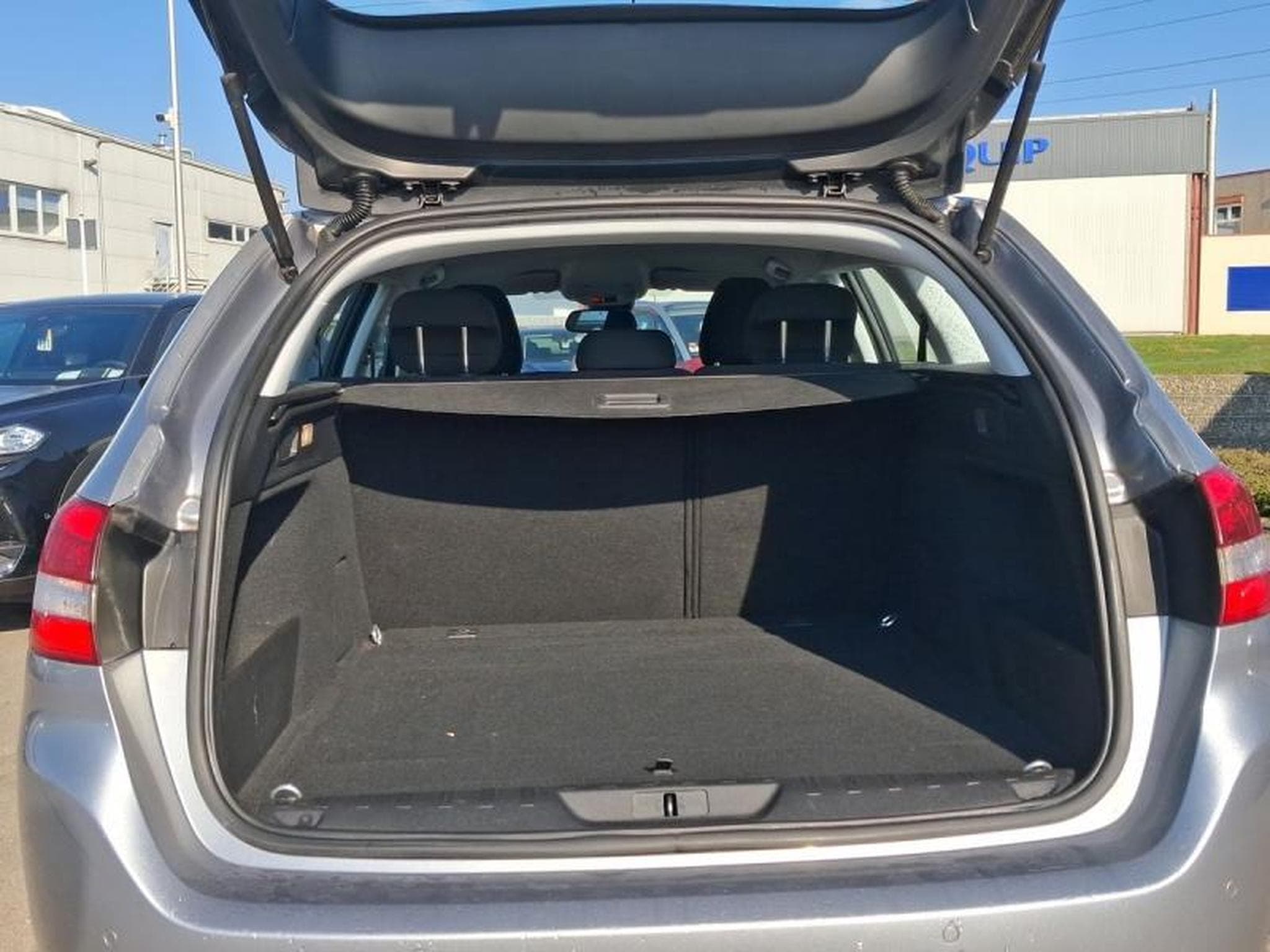 PEUGEOT 308 1.5 BlueHDi 130ch S&S Active (2021) - Photo 4