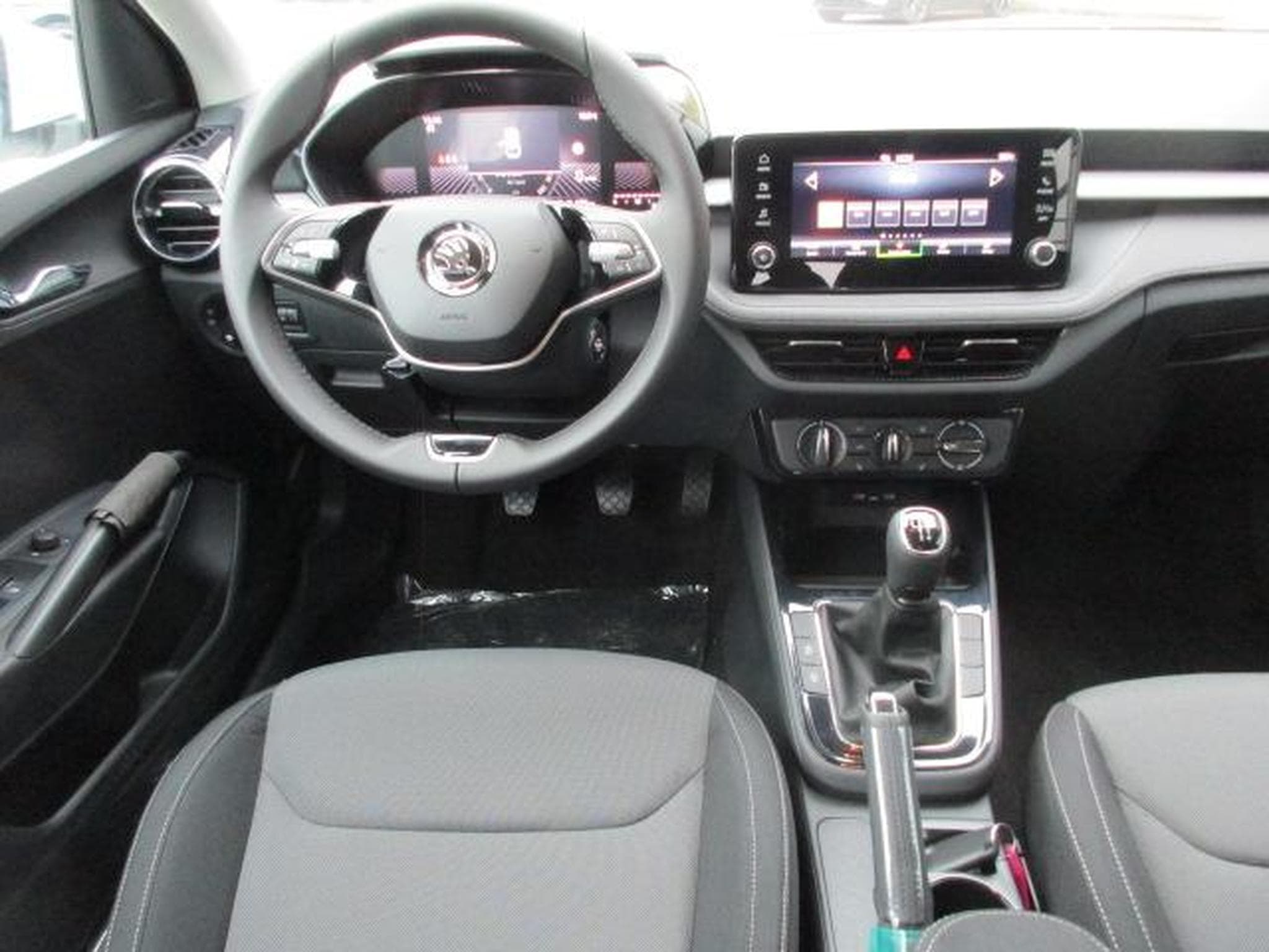 Skoda Fabia Selection 1.0 TSI (2024) - Photo 11