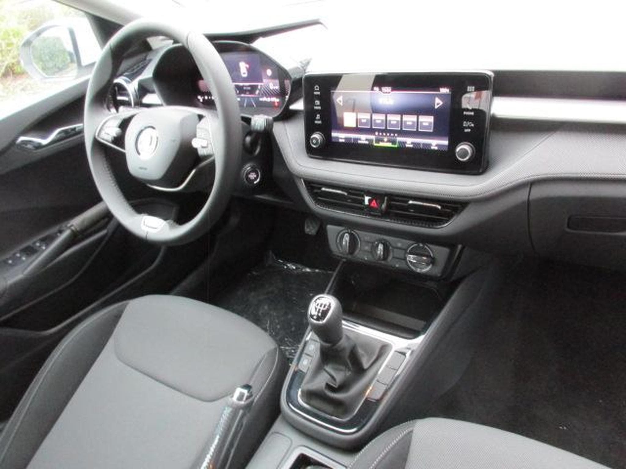 Skoda Fabia Selection 1.0 TSI (2024) - Photo 2