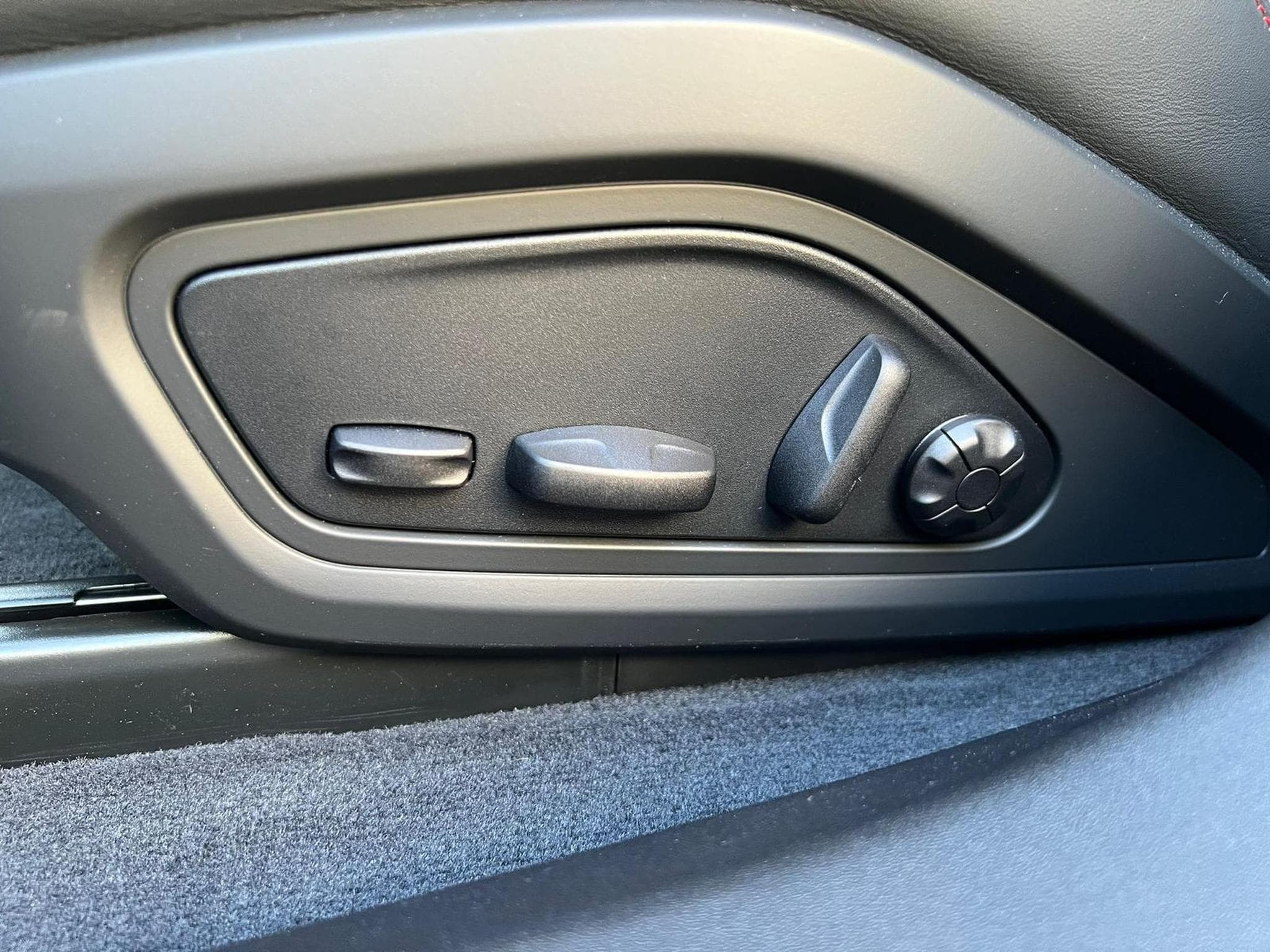 Audi e-tron basis quattro (2025) - Photo 13