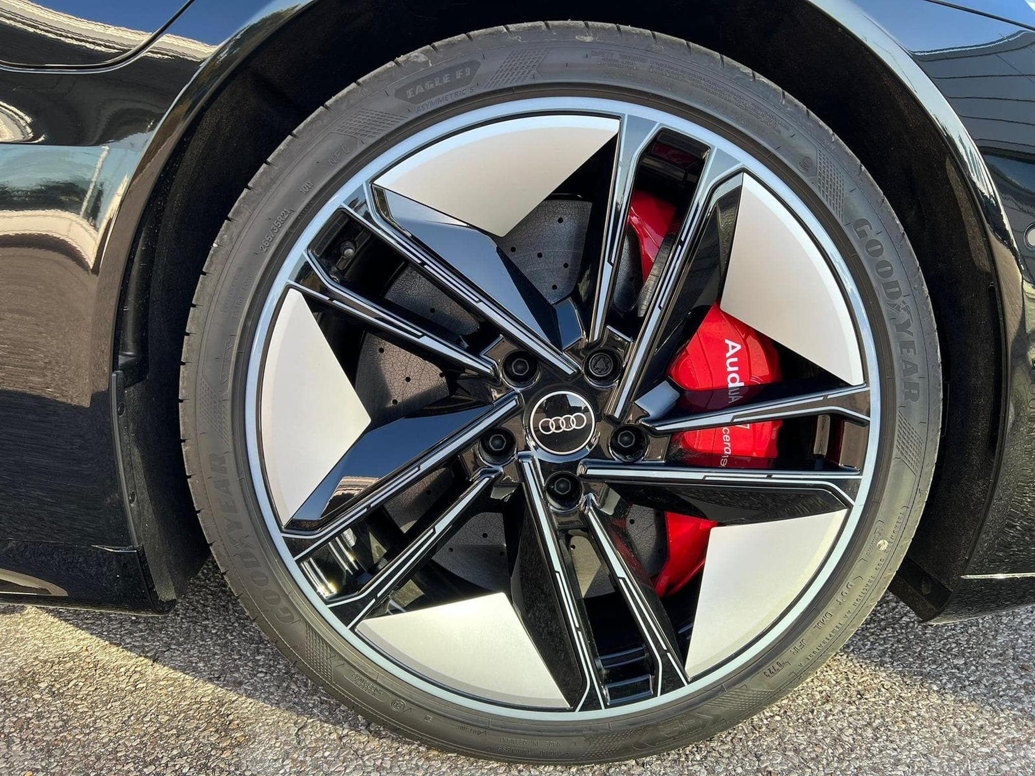 Audi e-tron basis quattro (2025) - Photo 7