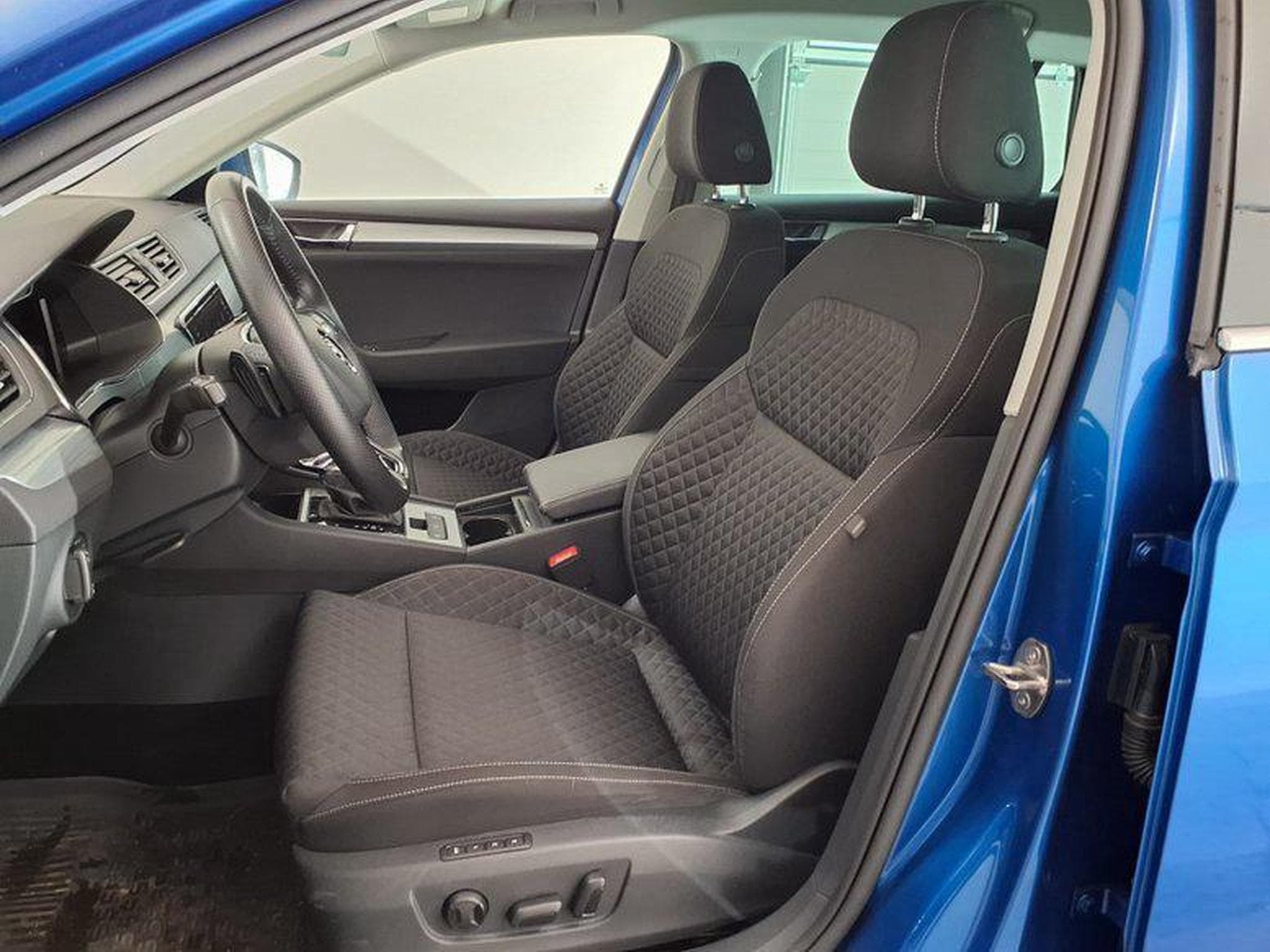 Skoda Superb Ambition 1.5 TSI 110 kW (150 PS) 7-Gang-DSG (2024) - Photo 9