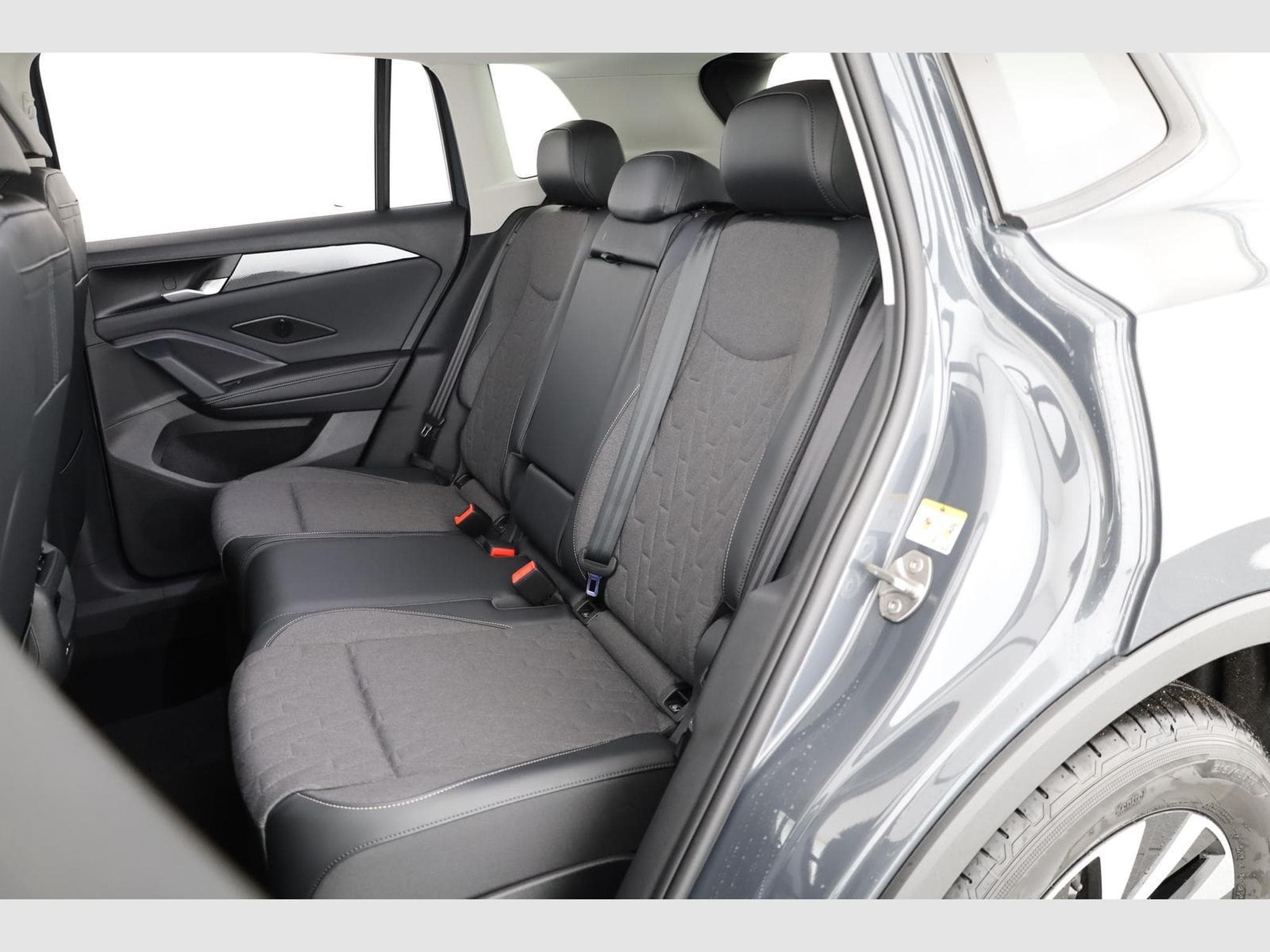 VW Tiguan 1.5 TSI eHybrid 150 kW Life (2025) - Photo 10