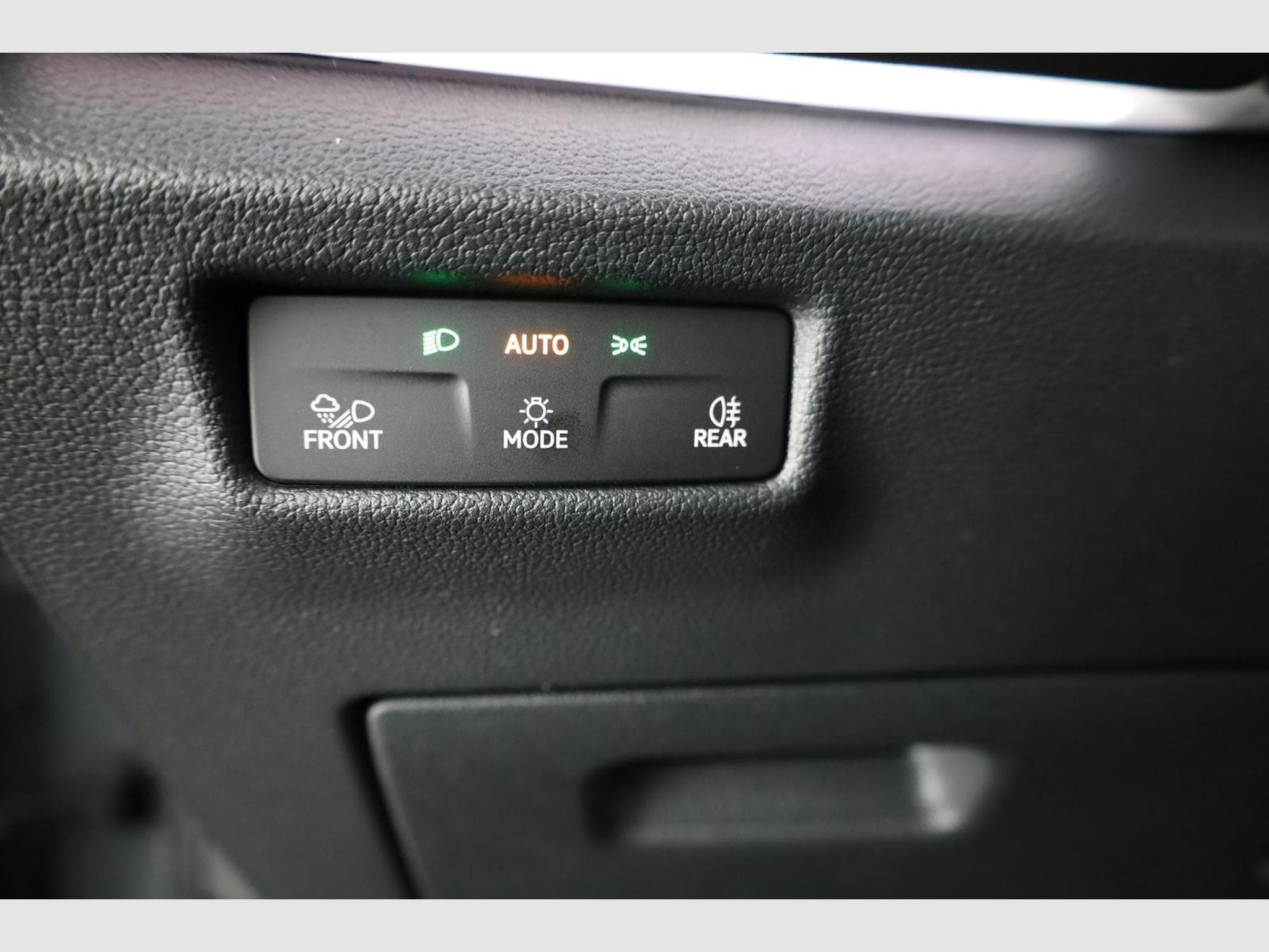 VW Tiguan 1.5 TSI eHybrid 150 kW Life (2025) - Photo 7