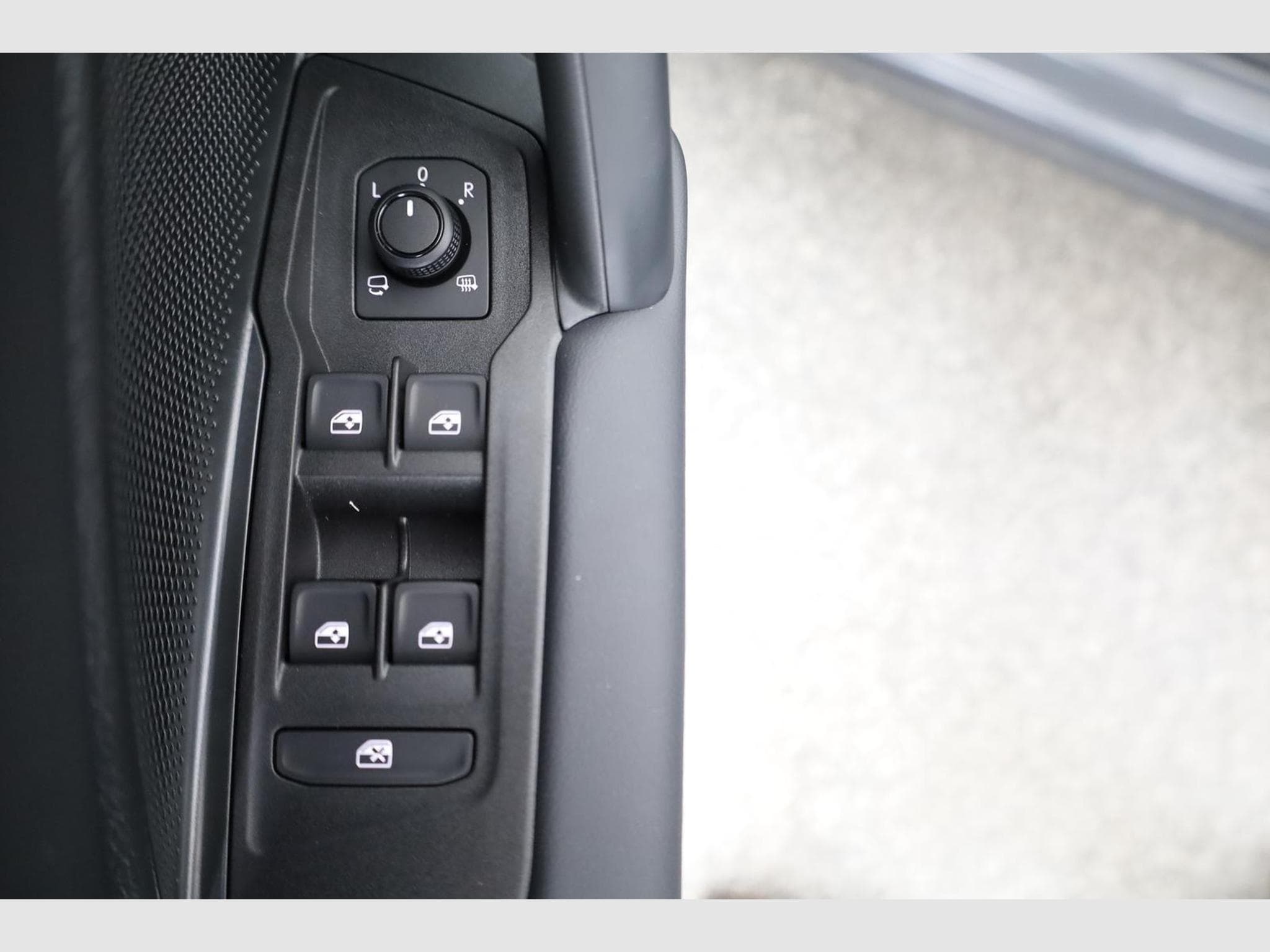 VW Tiguan 1.5 TSI eHybrid 150 kW Life (2025) - Photo 8