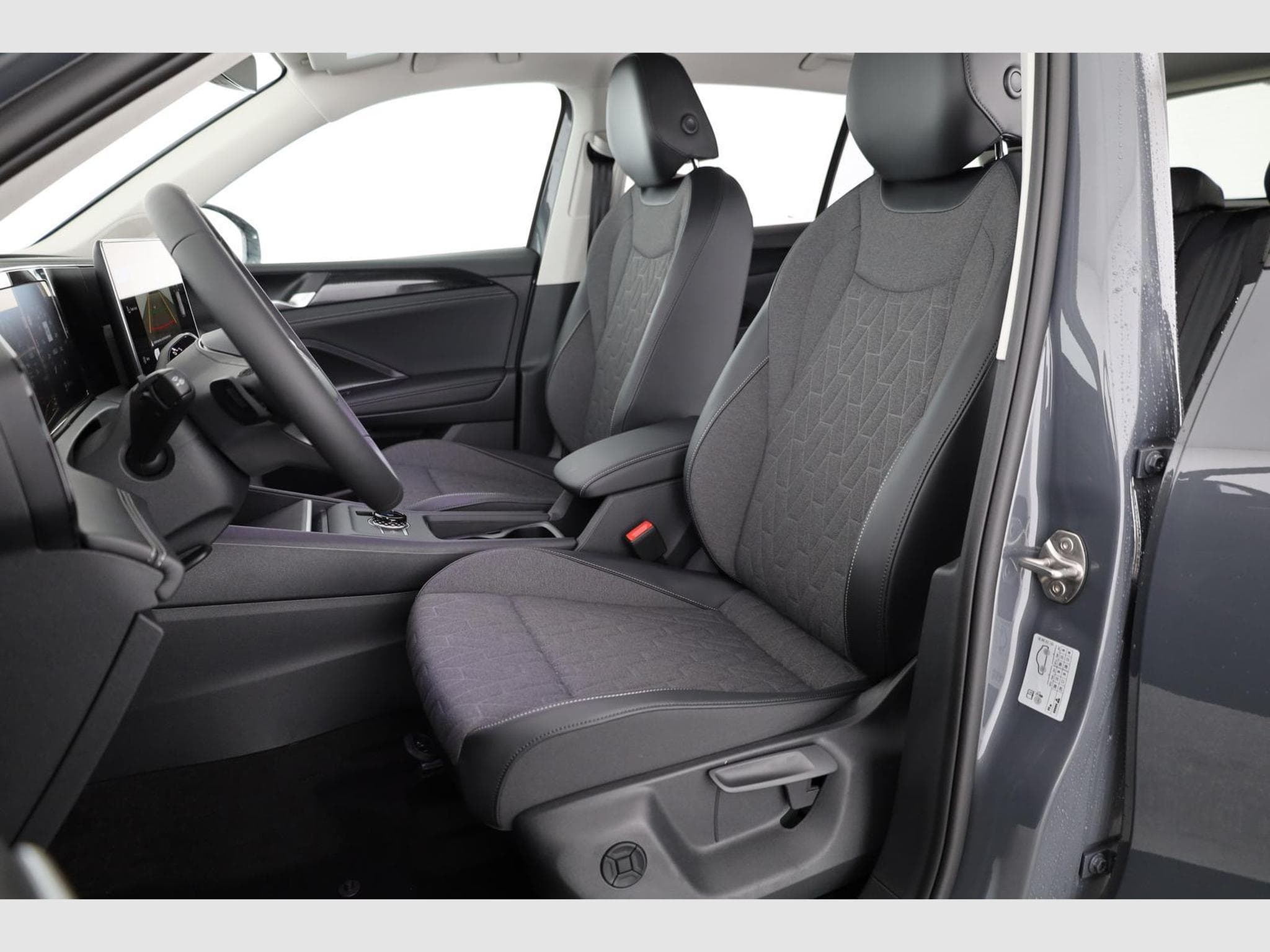 VW Tiguan 1.5 TSI eHybrid 150 kW Life (2025) - Photo 9