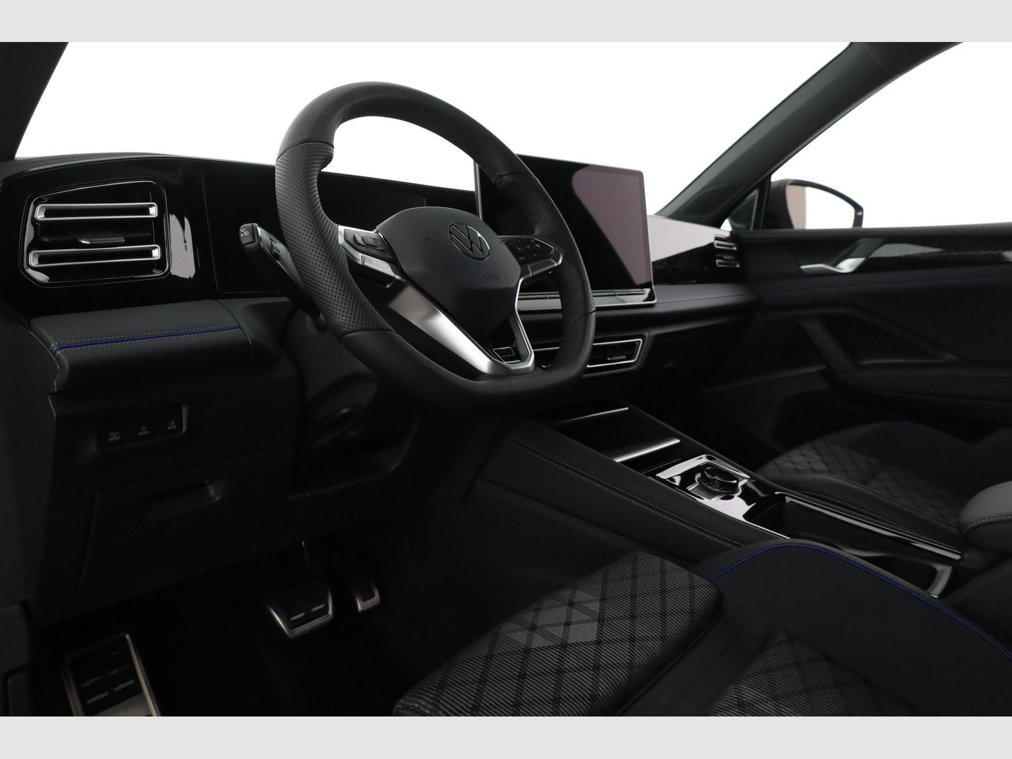 VW Tiguan Limited (2026) - Photo 11