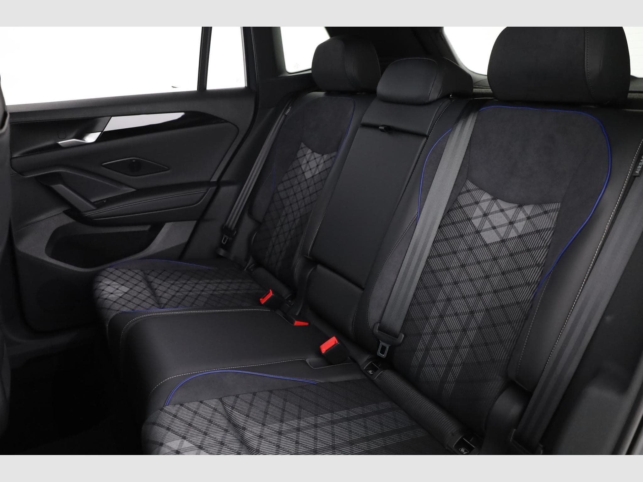 VW Tiguan Limited (2026) - Photo 13