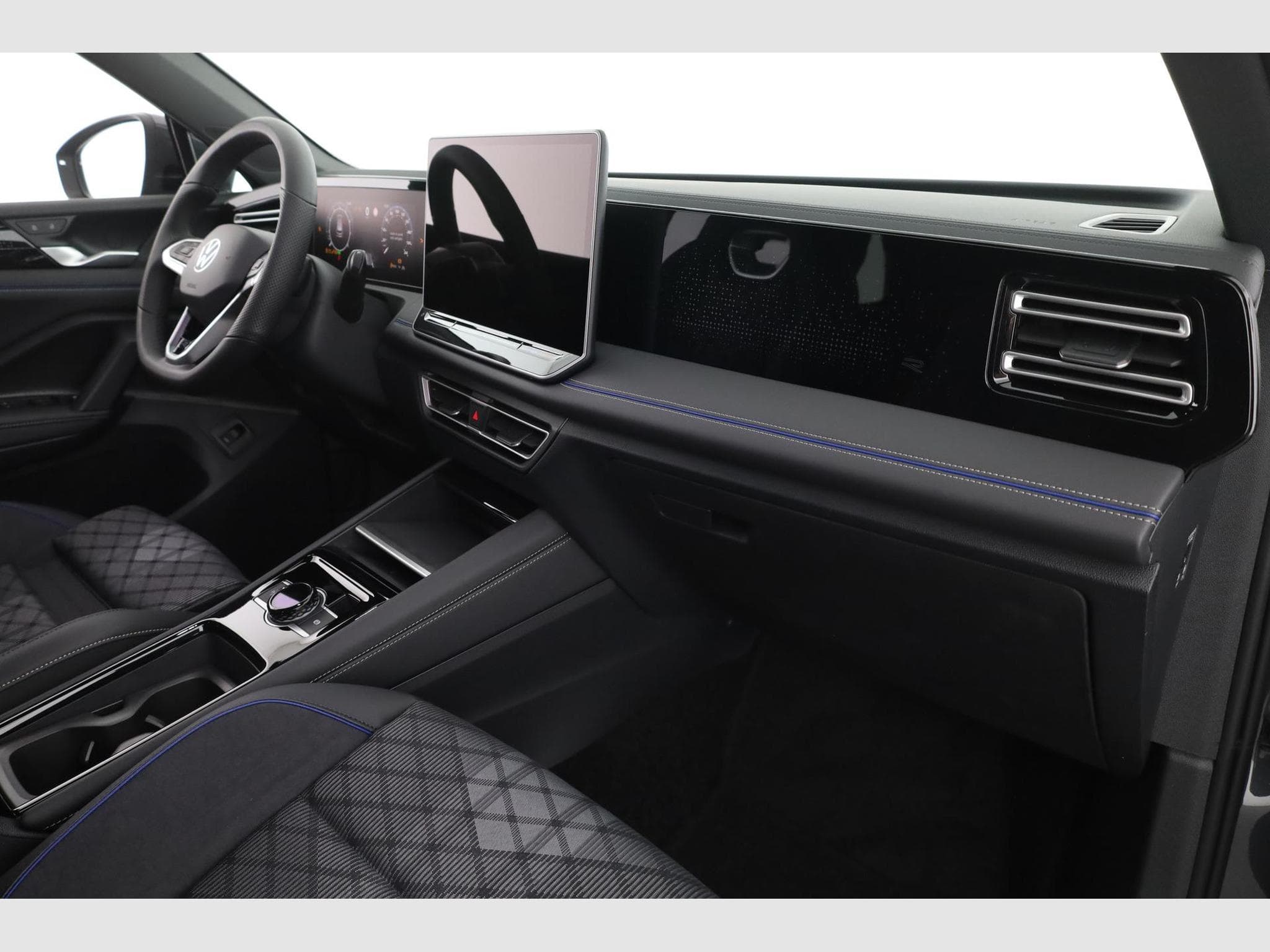 VW Tiguan Limited (2026) - Photo 14