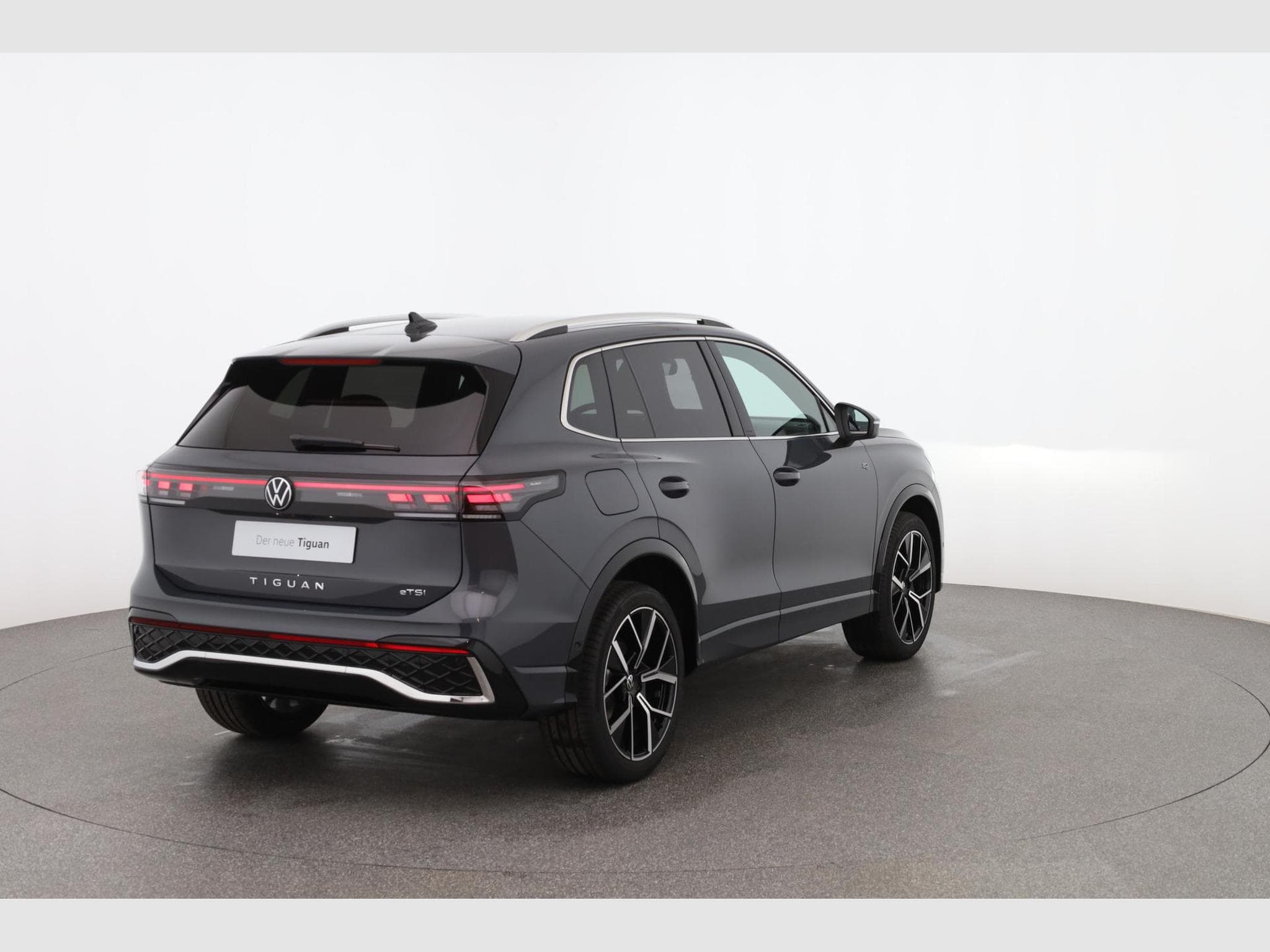 VW Tiguan Limited (2026) - Photo 8