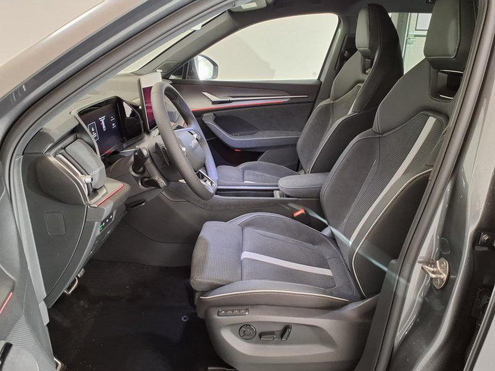 Skoda Kodiaq Sportline 2.0 TSI 7-Gang-DSG 4x4 (2025) - Photo 9